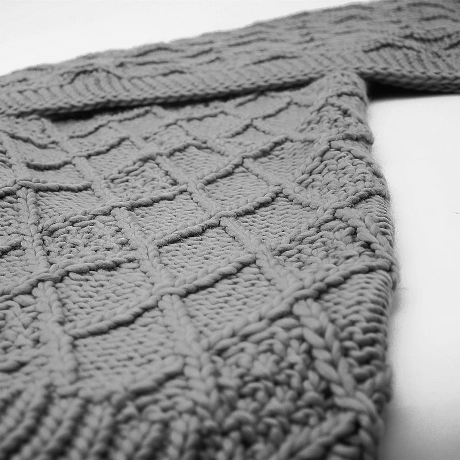 Handmade Chunky Throw Blanket 093A-001-Pink - Blankets - ebarza Furniture UAE | Shop Modern Furniture in Abu Dhabi & Dubai - مفروشات ايبازرا في الامارات | تسوق اثاث عصري وديكورات مميزة في دبي وابوظبي