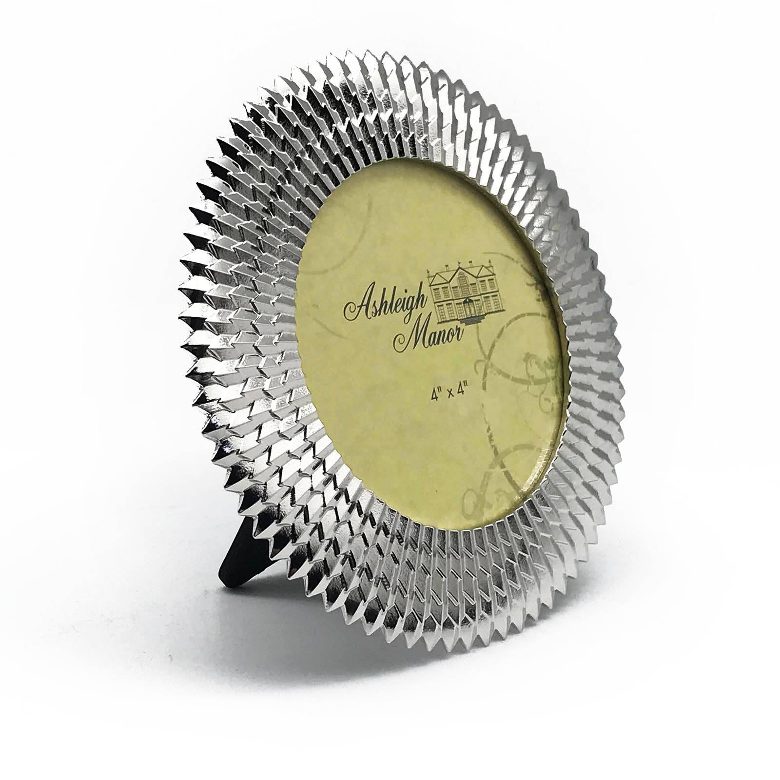 Handmade Zinc Desk Clock Chrome 48309A000 - Clocks - ebarza Furniture UAE | Shop Modern Furniture in Abu Dhabi & Dubai - مفروشات ايبازرا في الامارات | تسوق اثاث عصري وديكورات مميزة في دبي وابوظبي