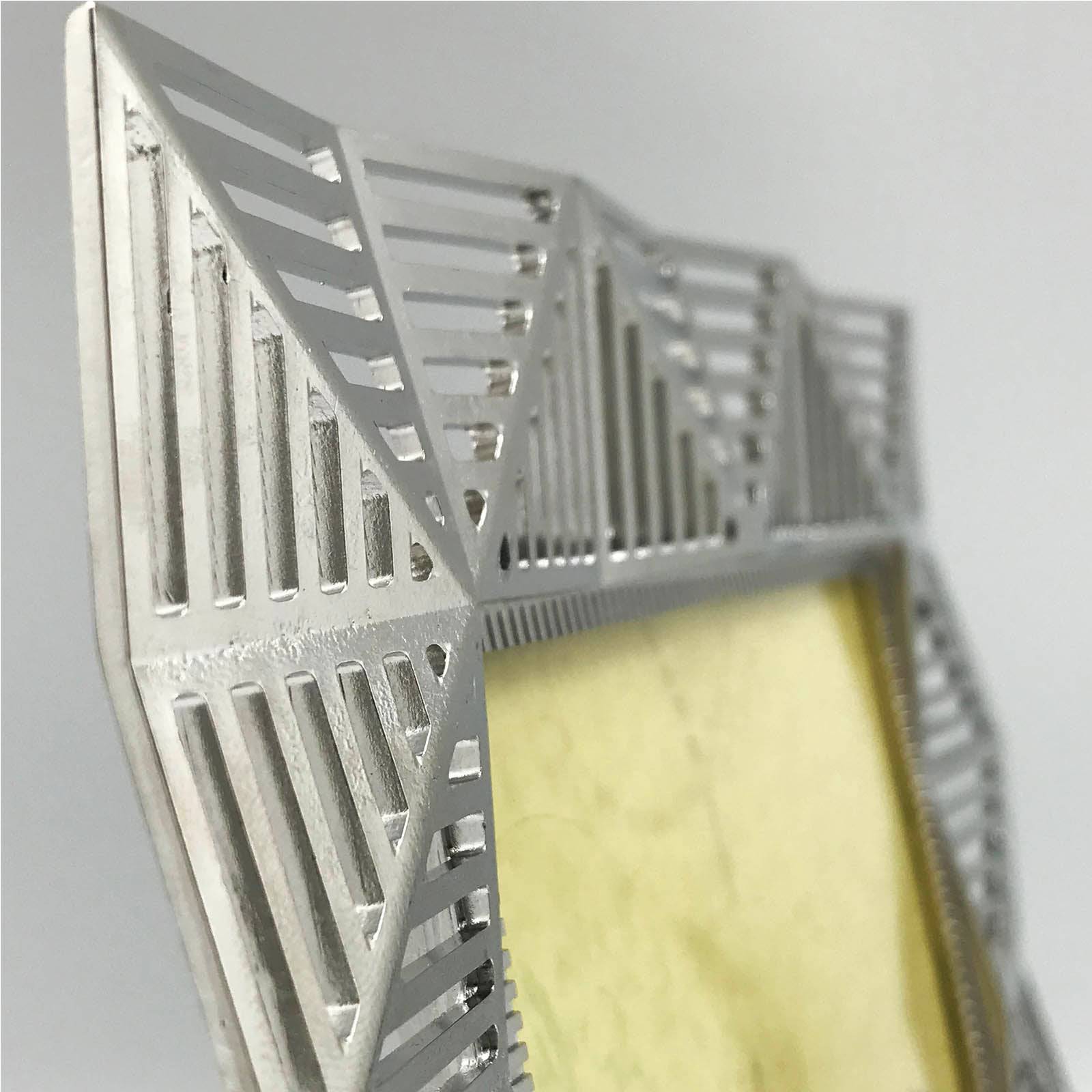 Handmade Zinc Desk Clock Chrome 48309A000 - Clocks - ebarza Furniture UAE | Shop Modern Furniture in Abu Dhabi & Dubai - مفروشات ايبازرا في الامارات | تسوق اثاث عصري وديكورات مميزة في دبي وابوظبي