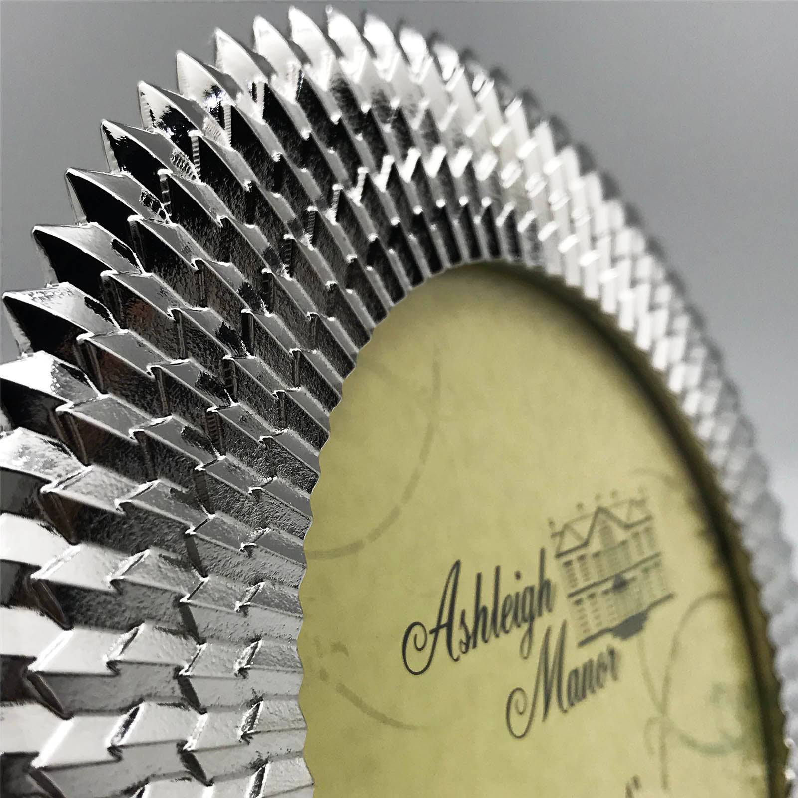 Handmade Zinc Photo Frame Chrome 40511-57A000 - Photo Frames - ebarza Furniture UAE | Shop Modern Furniture in Abu Dhabi & Dubai - مفروشات ايبازرا في الامارات | تسوق اثاث عصري وديكورات مميزة في دبي وابوظبي