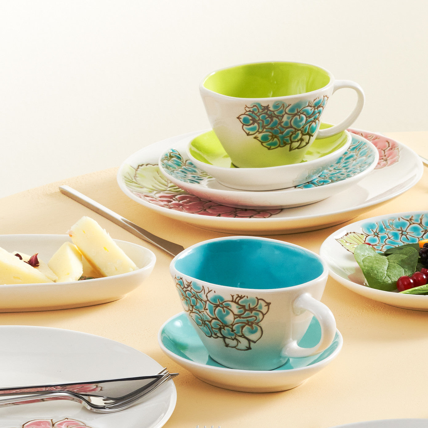 Karaca Giselle New Bone 26 Piece Breakfast/Serving Set for 6 People 153.03.08.4911 - Dinnerware Sets - ebarza Furniture UAE | Shop Modern Furniture in Abu Dhabi & Dubai - مفروشات ايبازرا في الامارات | تسوق اثاث عصري وديكورات مميزة في دبي وابوظبي