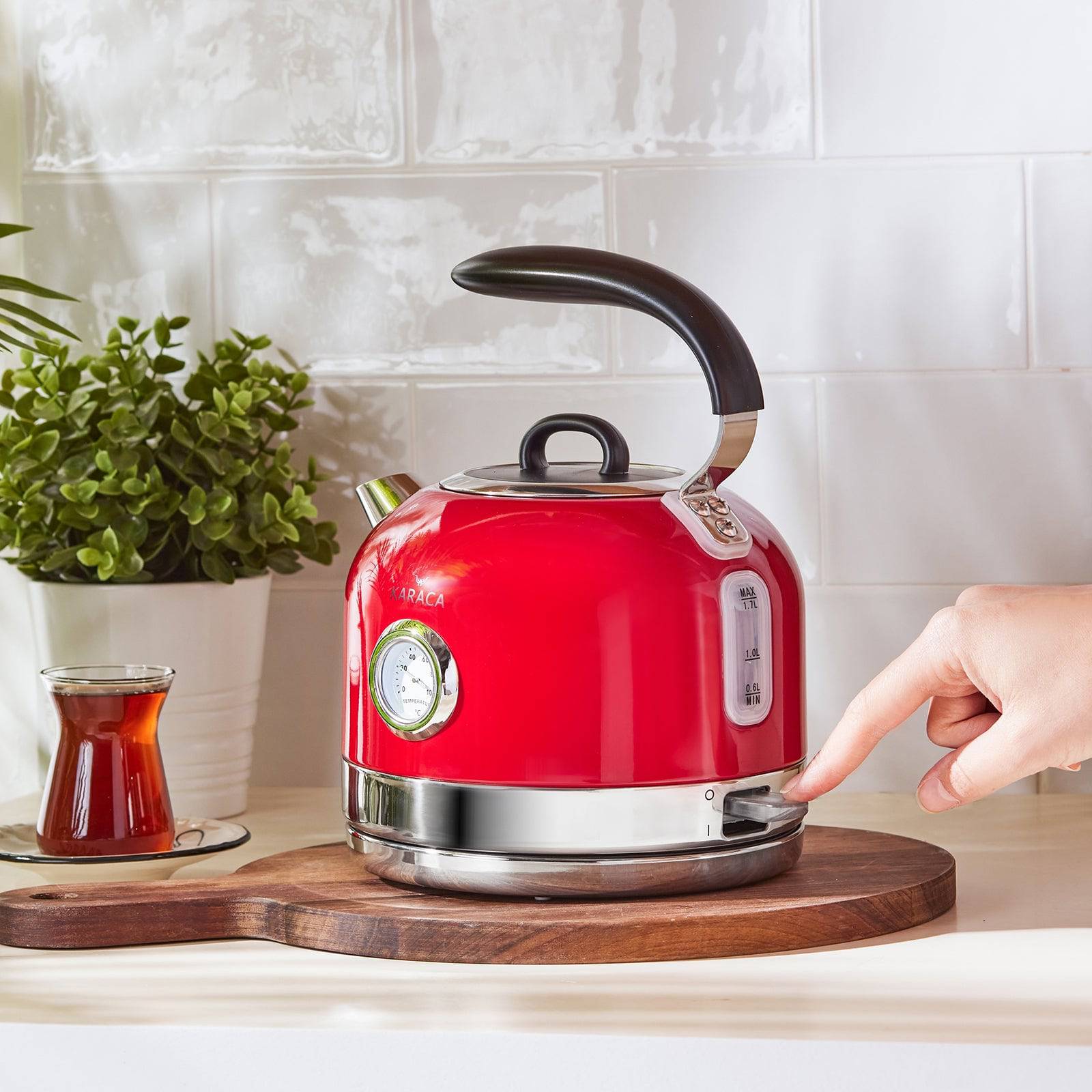 Karaca Retro 2152 Red Retro Kettle 153.03.06.2559 - Kitchen Appliances - ebarza Furniture UAE | Shop Modern Furniture in Abu Dhabi & Dubai - مفروشات ايبازرا في الامارات | تسوق اثاث عصري وديكورات مميزة في دبي وابوظبي