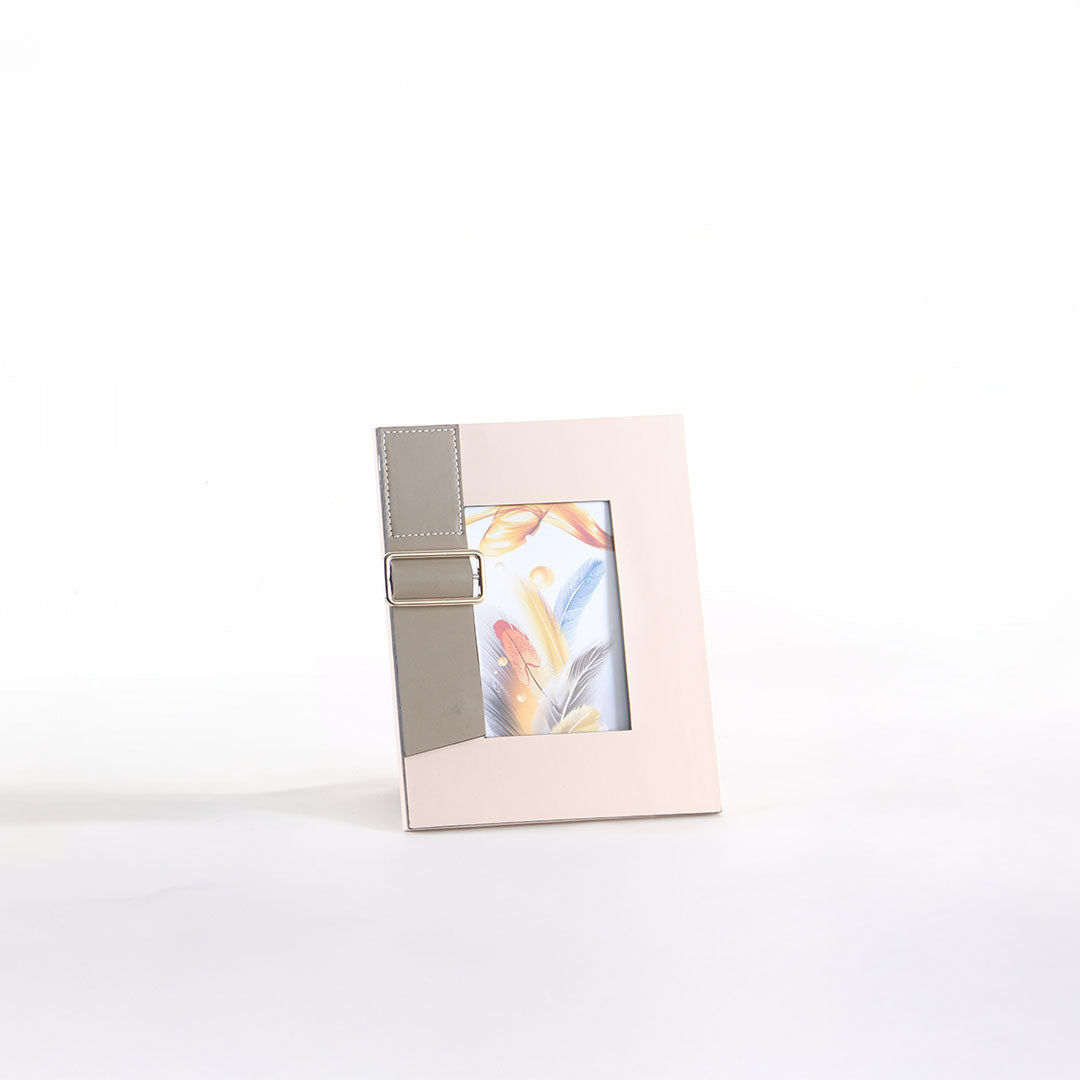 Leather picture frame KM3003BS by BEACON, showcasing a stylish photo display with a sleek leather finish for home decor.