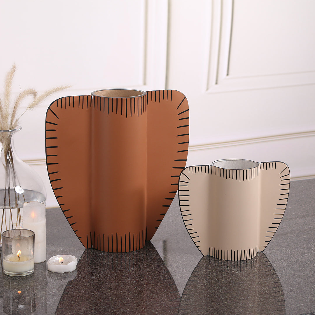Leather Vase-Dry & Fresh-L KB3007CL - Vases - ebarza Furniture UAE | Shop Modern Furniture in Abu Dhabi & Dubai - مفروشات ايبازرا في الامارات | تسوق اثاث عصري وديكورات مميزة في دبي وابوظبي