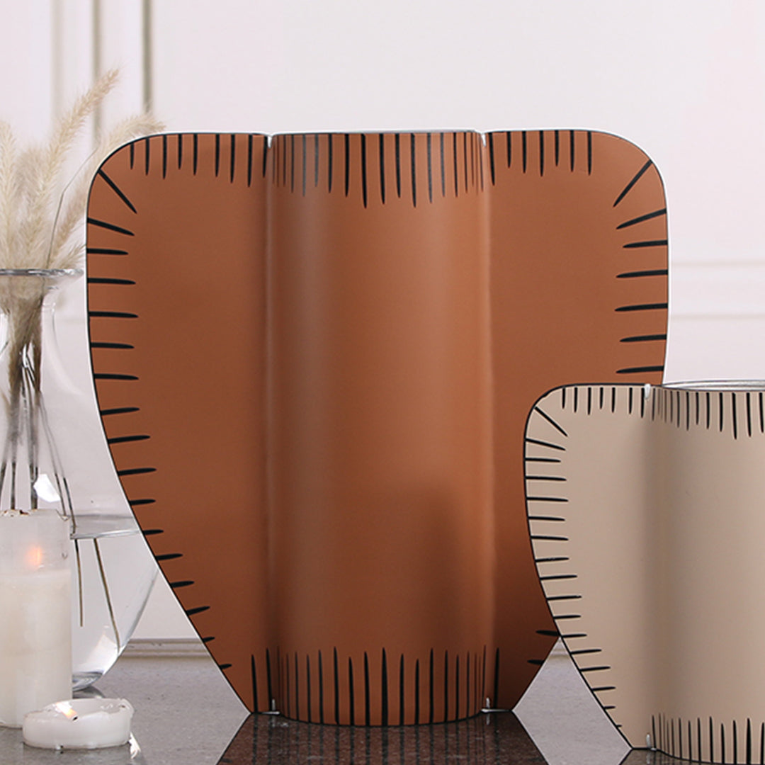 BEACON leather vase, dry and fresh style, with a sleek leather exterior and modern design, ideal for decorative floral arrangements.