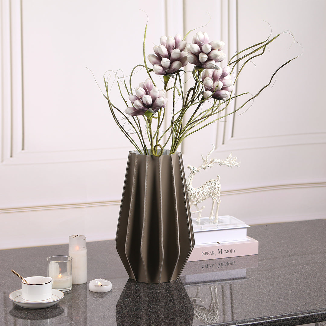 Leather Vase-Dry & Fresh-L by BEACON, stylish vase made of leather with textured surface, suitable for dry or fresh flowers.