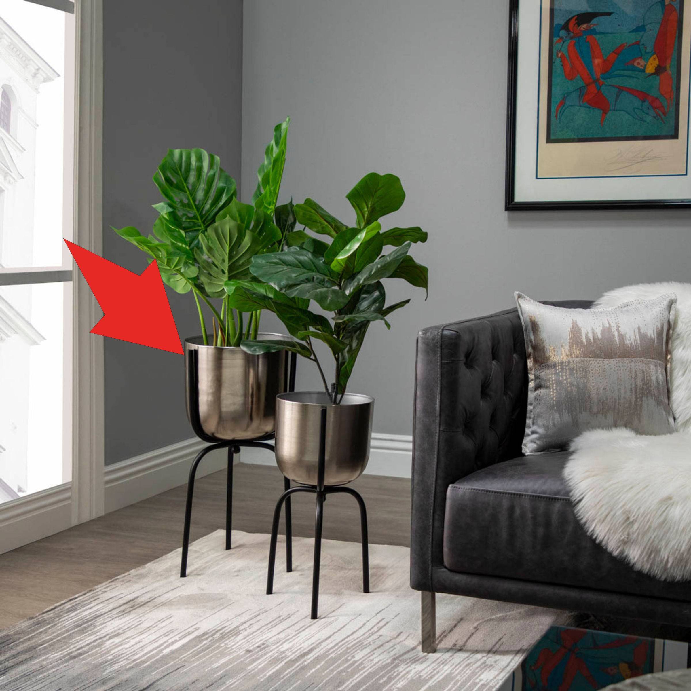 Metal Planter On Tripod 15159-02 - Planter Boxes - ebarza Furniture UAE | Shop Modern Furniture in Abu Dhabi & Dubai - مفروشات ايبازرا في الامارات | تسوق اثاث عصري وديكورات مميزة في دبي وابوظبي