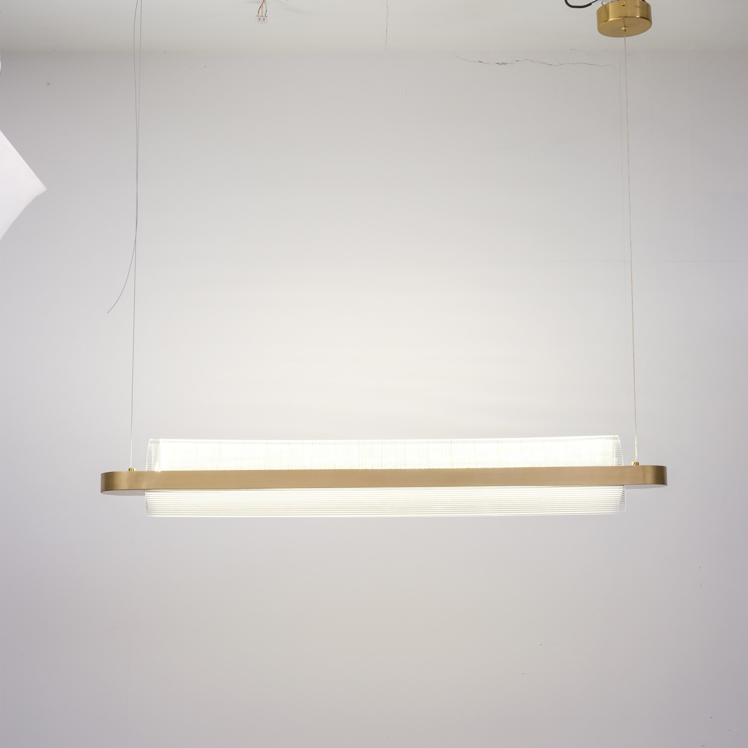 BEACON Molten Pearl Pendant Lamp CY-DD-1061 hanging pendant lamp with a smooth, glossy pearl finish and modern design.