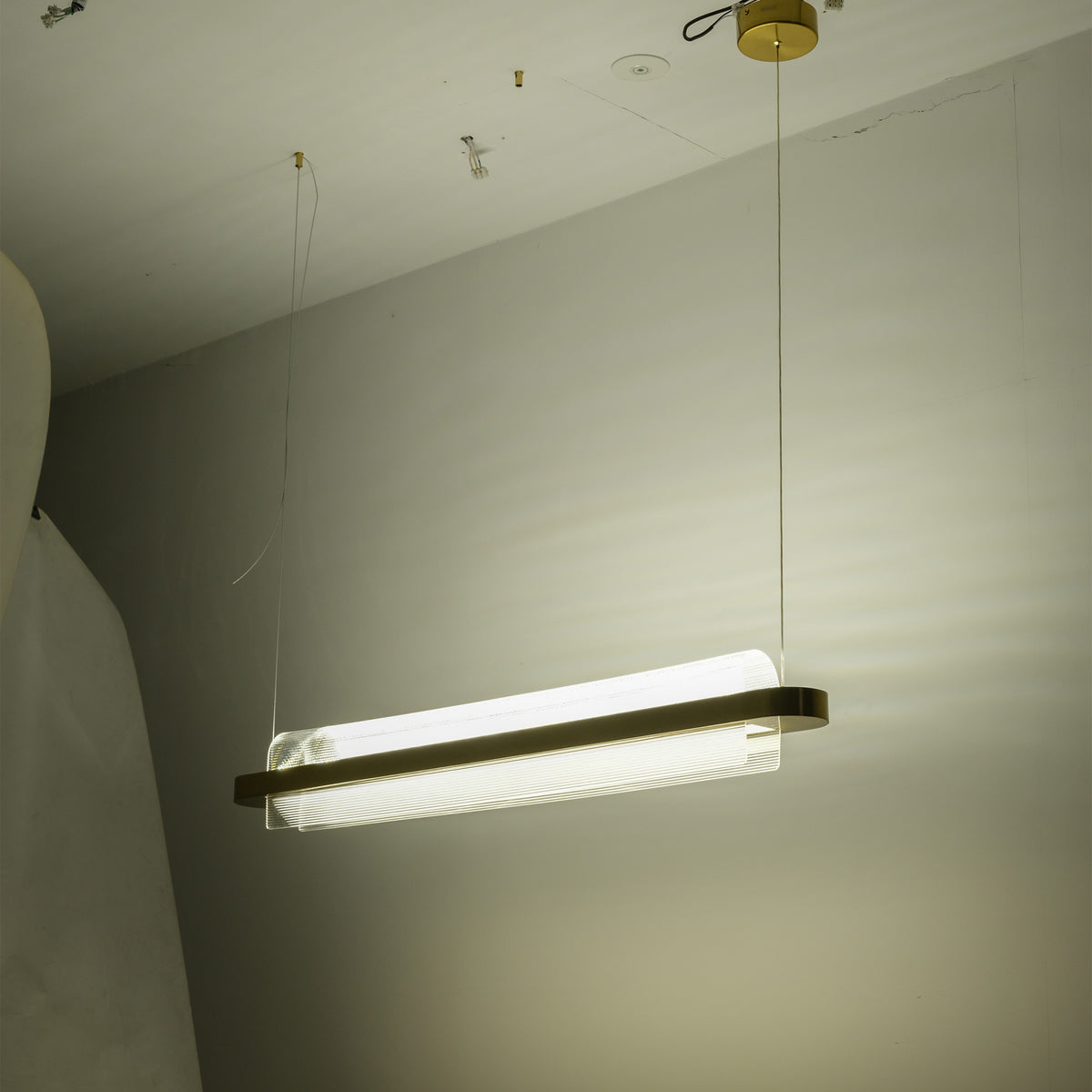 Molten Pearl Pendant Lamp by BEACON with a sleek, modern design, featuring a lustrous, pearl-like finish for stylish interior lighting.