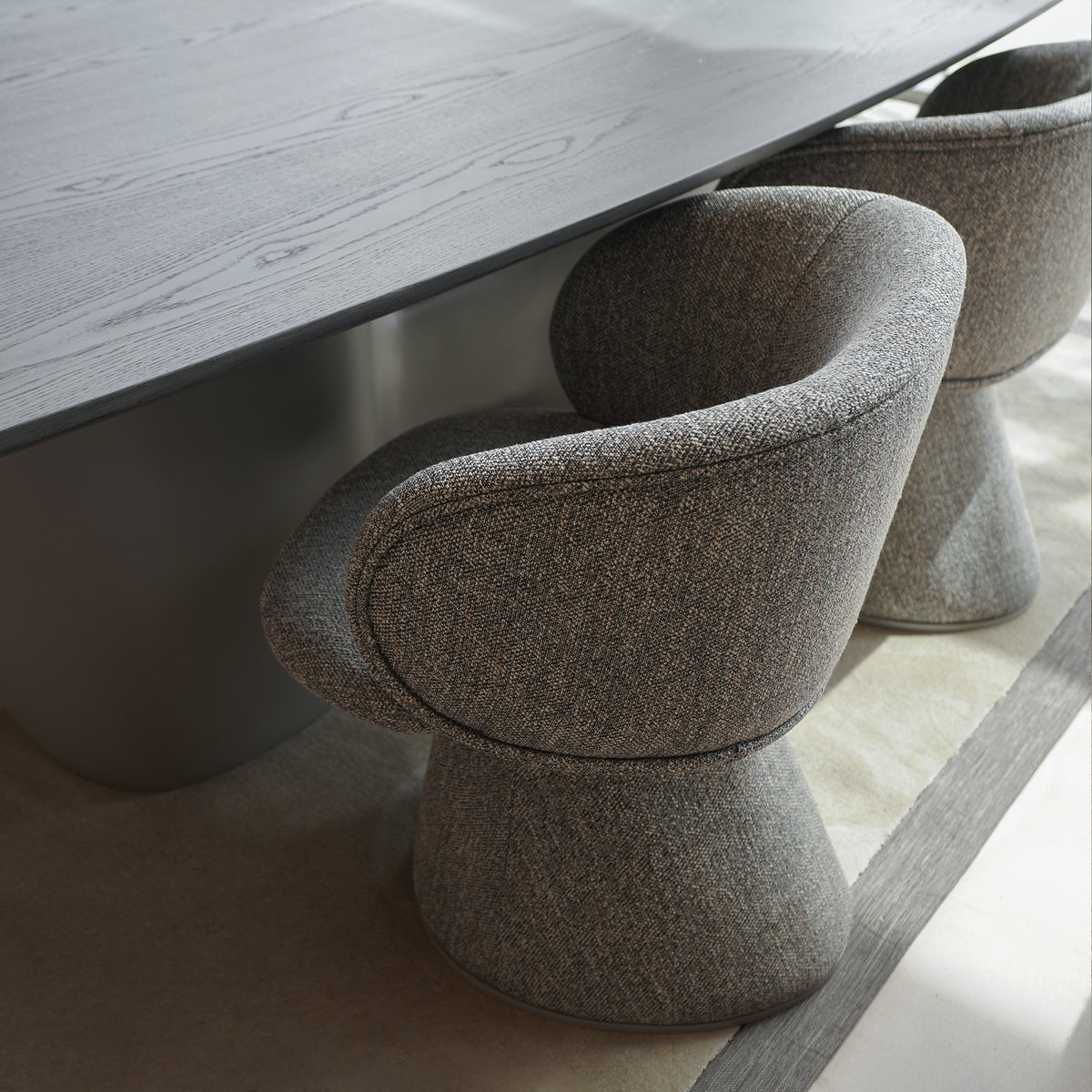 SARDUNYA MOON swivel dining chair with a modern design, featuring a rounded shape and swivel base in a stylish finish.