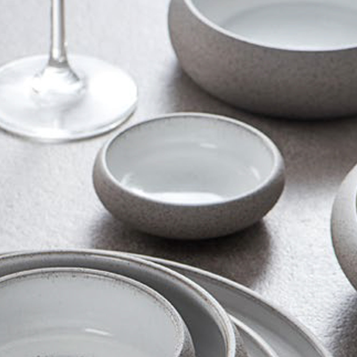 BEACON Nordic Western round plate, 14cm, ceramic dish with rustic design, perfect for serving small food portions.