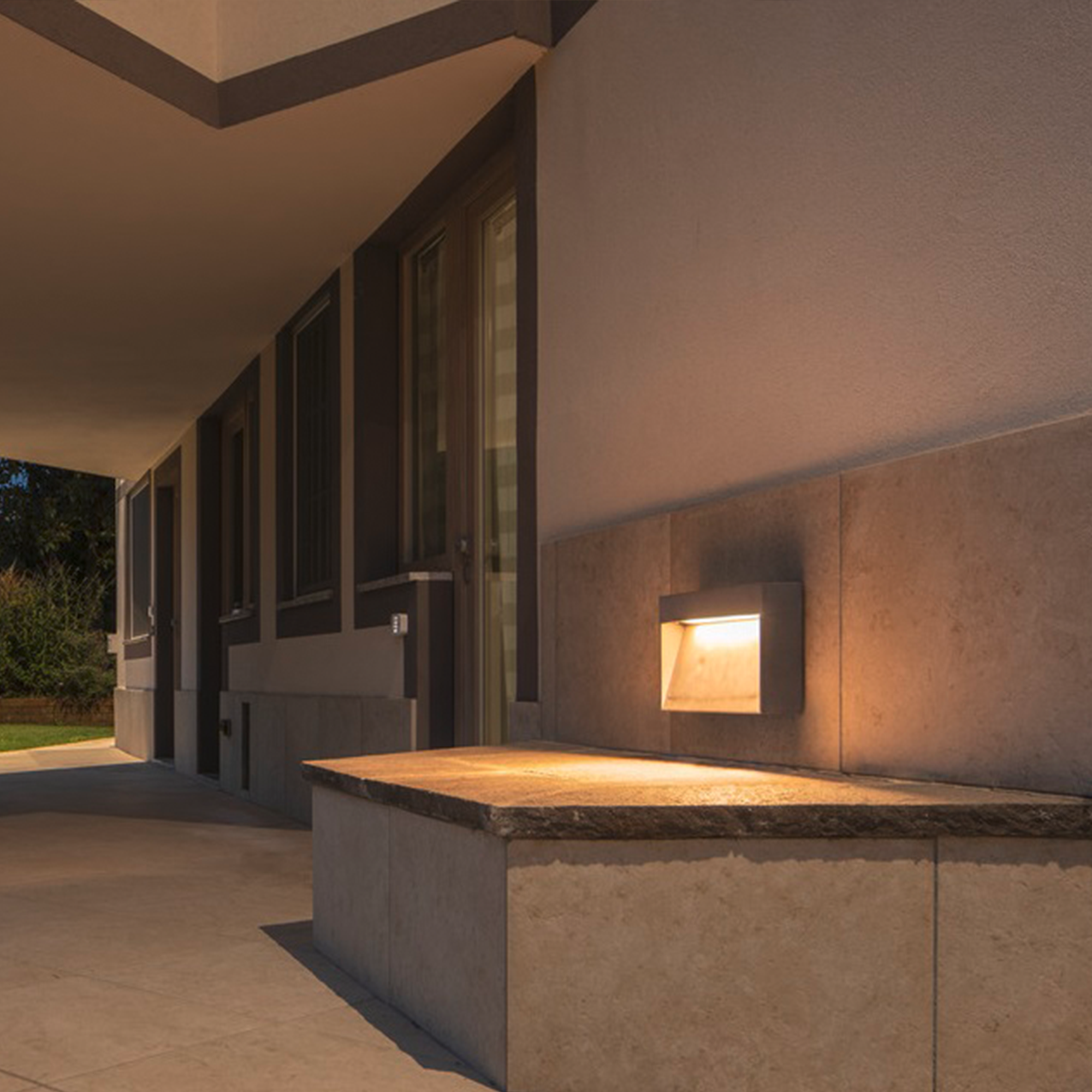 Osram Outdoor Wall Light MO-7018W - Outdoor lightings - ebarza Furniture UAE | Shop Modern Furniture in Abu Dhabi & Dubai - مفروشات ايبازرا في الامارات | تسوق اثاث عصري وديكورات مميزة في دبي وابوظبي