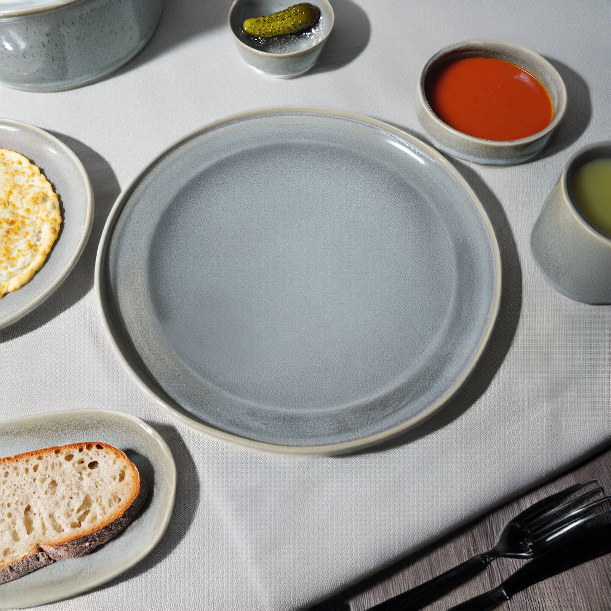 Passifoy Dinner Plate HZ2465-S - Plates - ebarza Furniture UAE | Shop Modern Furniture in Abu Dhabi & Dubai - مفروشات ايبازرا في الامارات | تسوق اثاث عصري وديكورات مميزة في دبي وابوظبي