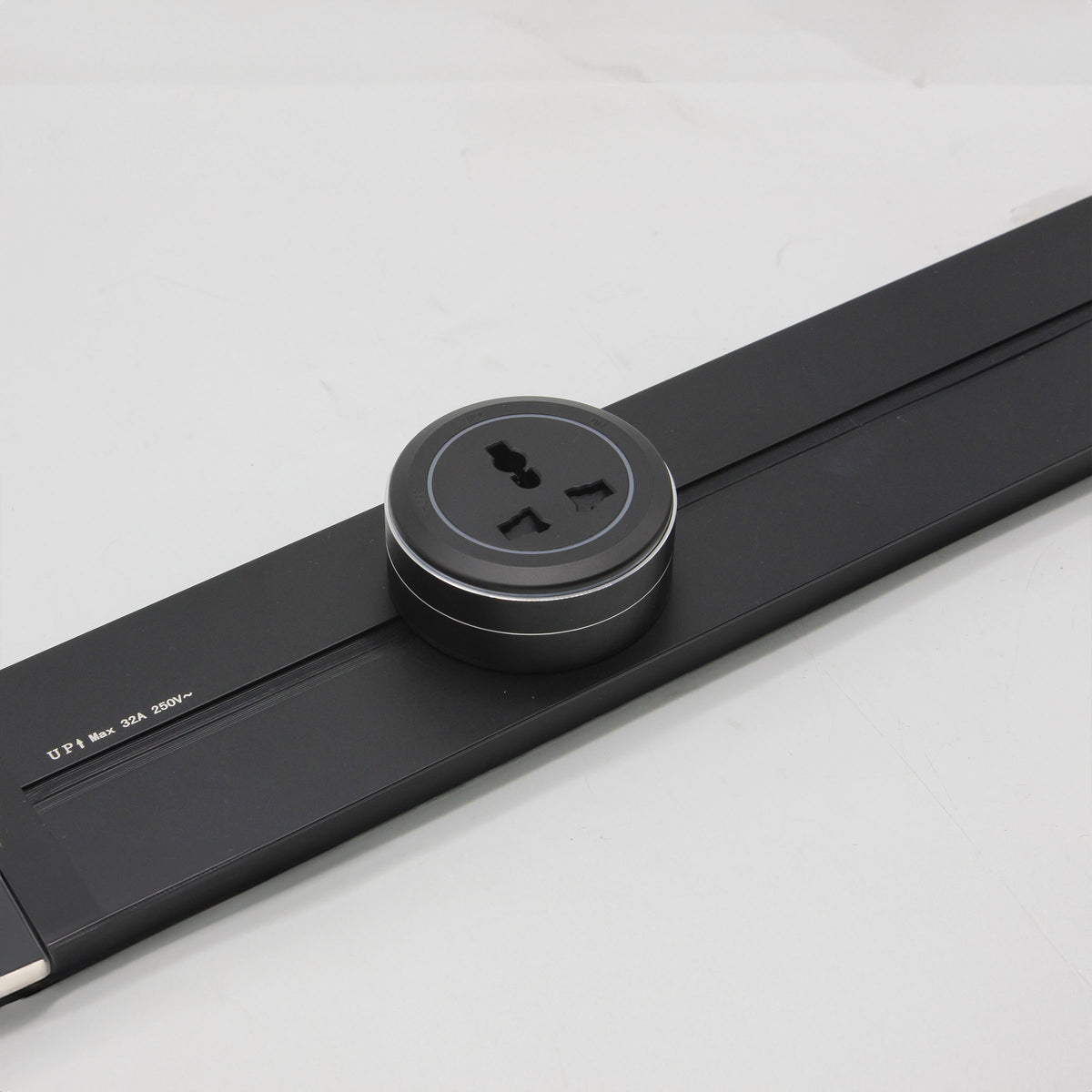 BEACON Power Track System 120x8 cm AH04-C, electrical track for lighting and wiring installation, shown in a detailed view.