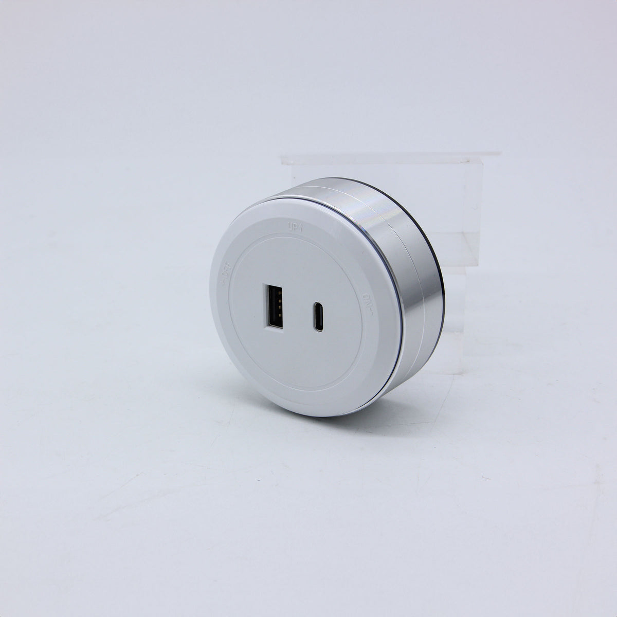 BEACON Power Track System 120x8 cm AH04-C with sleek metal design, suitable for modular electrical installations.