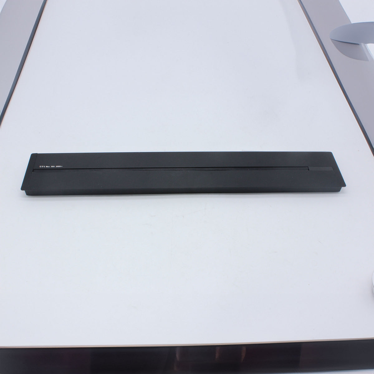BEACON Power Track System 120x8 cm AH04-C, electrical wiring track with sleek design and durable construction for modern installations.
