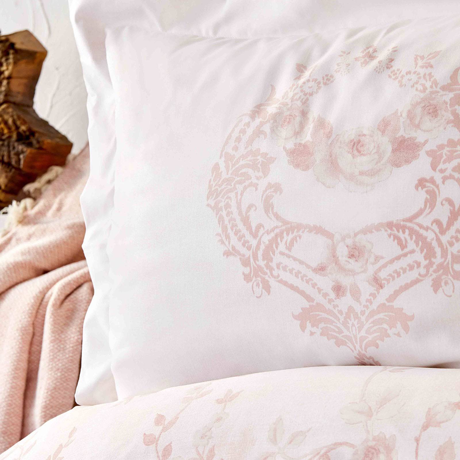 Quatre Royal Satin Podra 6 Piece Pique Blanket Duet Set 200.15.01.0081 - Bedding - ebarza Furniture UAE | Shop Modern Furniture in Abu Dhabi & Dubai - مفروشات ايبازرا في الامارات | تسوق اثاث عصري وديكورات مميزة في دبي وابوظبي