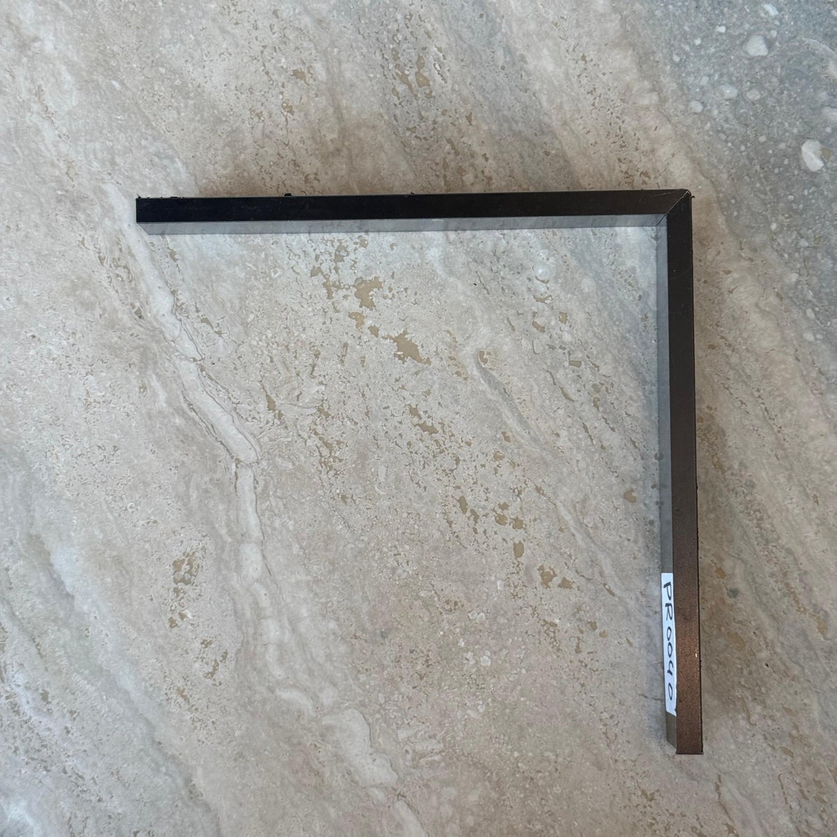 Black R0 2.5cm external corner accessory for wall panels and profiles by BEACON, designed for seamless corner finishing.
