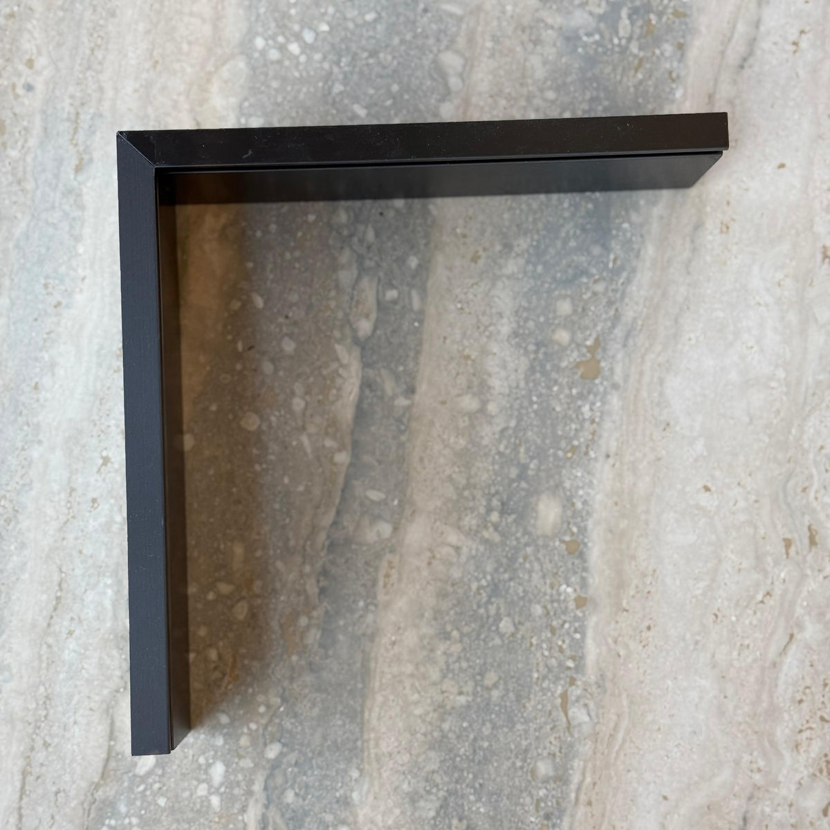 Black R0 6cm internal corner skirting accessories by BEACON for wall panel profiles, shown in close-up detail.