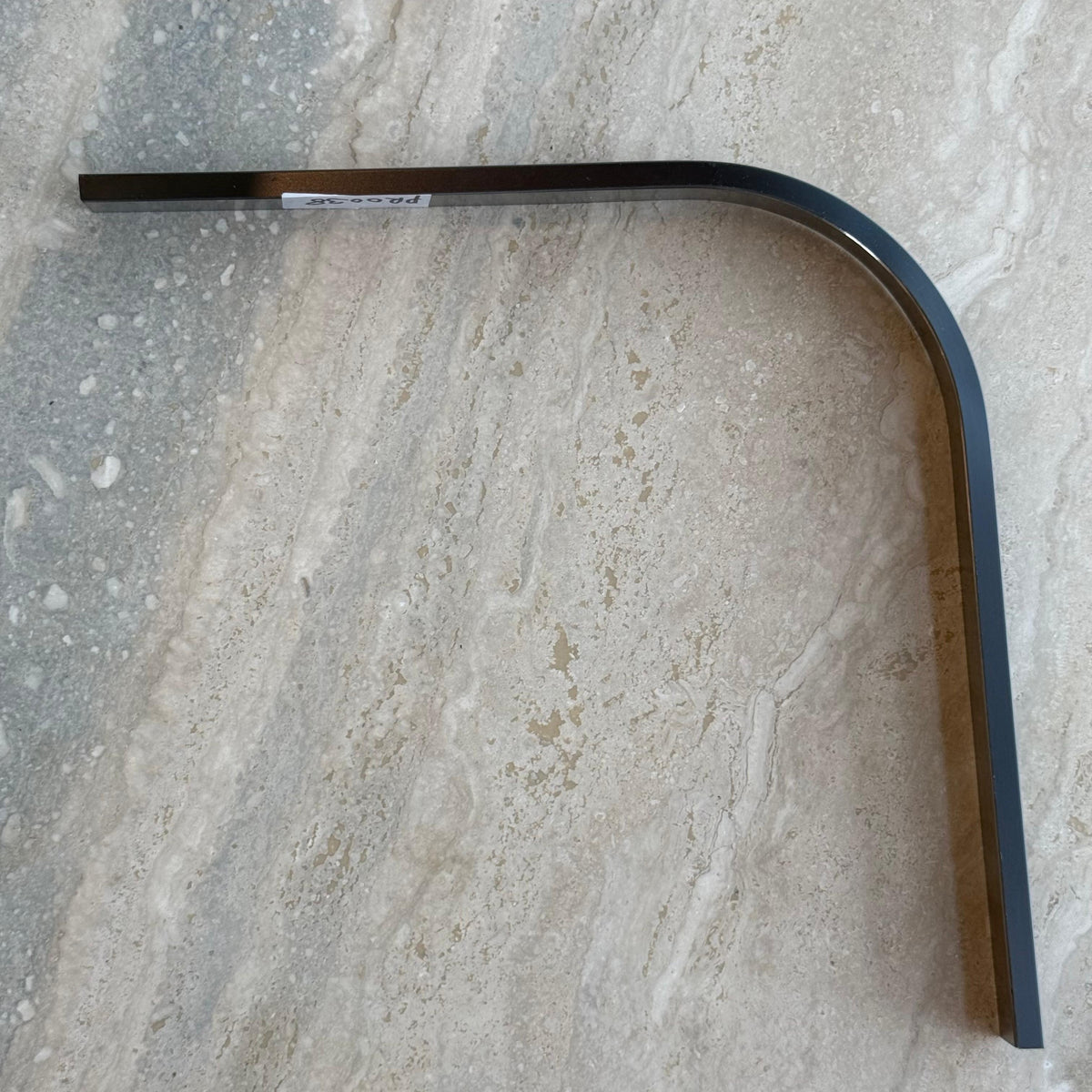 Black R100 2.5cm external corner accessory for wall panels and profiles by BEACON, designed for seamless corner finishing.