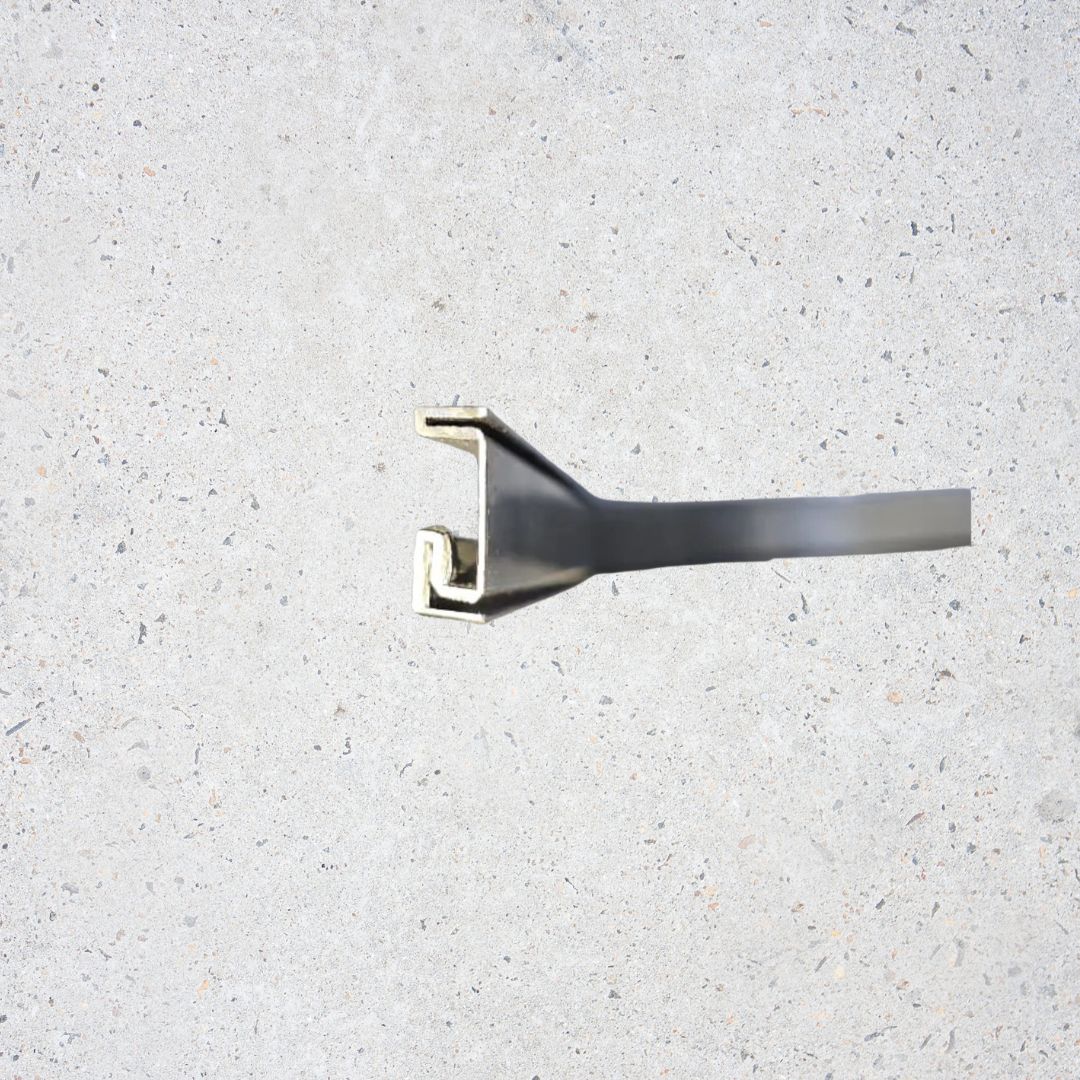 Black R100-304SS external corner skirting accessory by BEACON for wall panels and profiles, designed for seamless corner finishing.