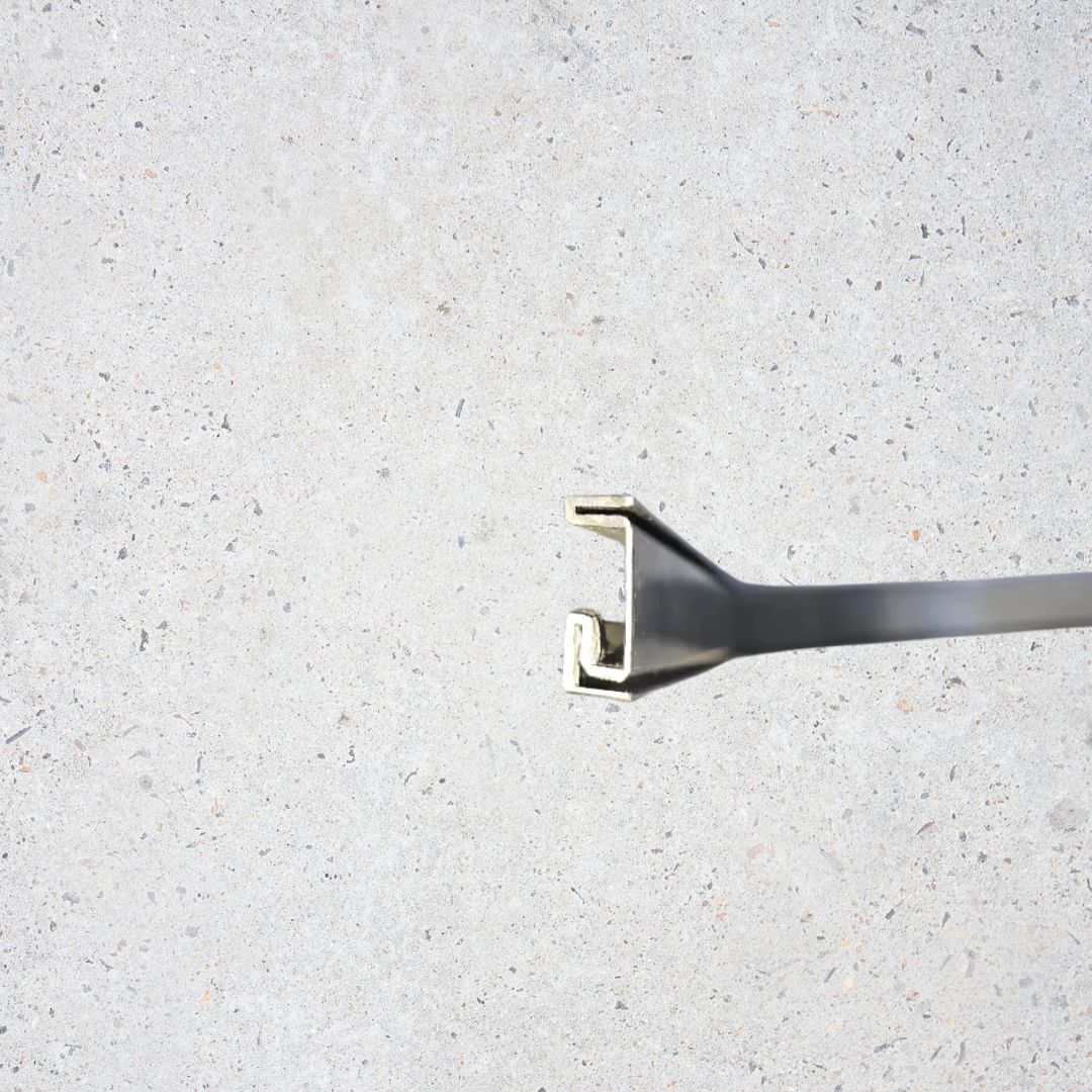 Black R100-304SS internal corner skirting accessory by BEACON, designed for wall panels and profiles.