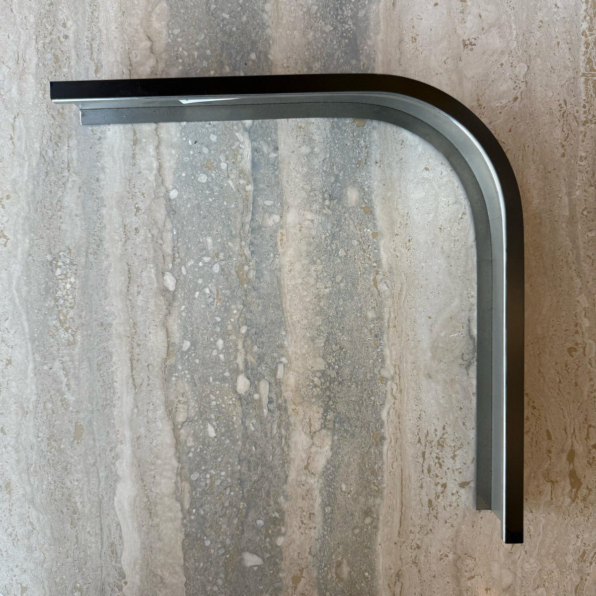 Black R100 6cm external corner skirting accessory by BEACON, designed for wall panels and profiles installation.