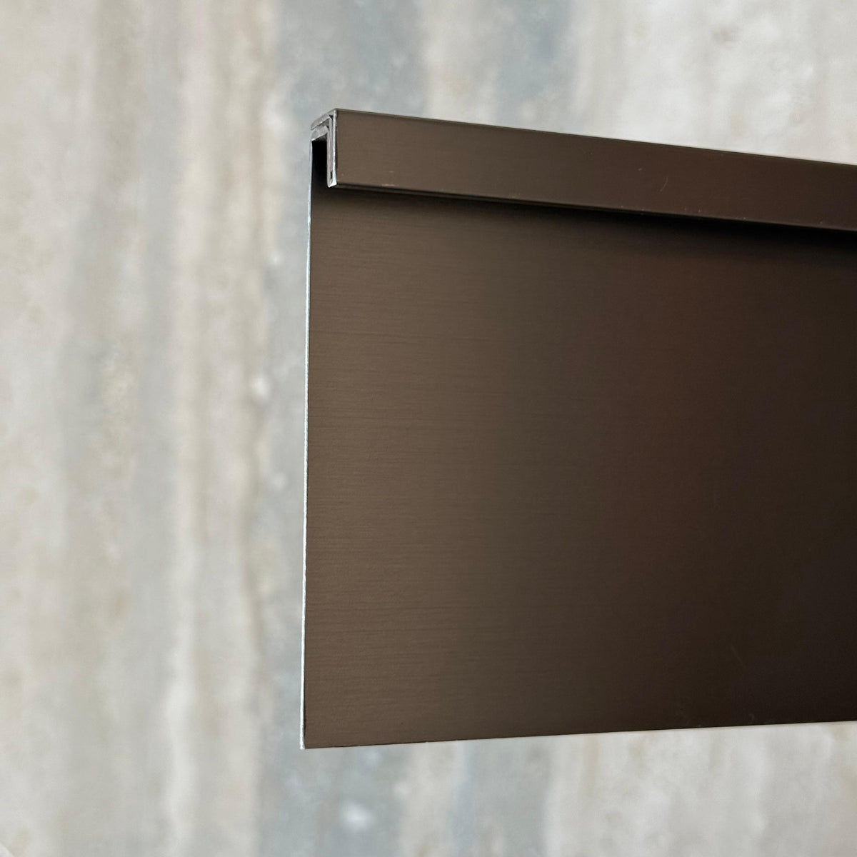 Black R200 10cm external corner skirting accessory from BEACON wall panels and profiles, designed for seamless corner finishing.