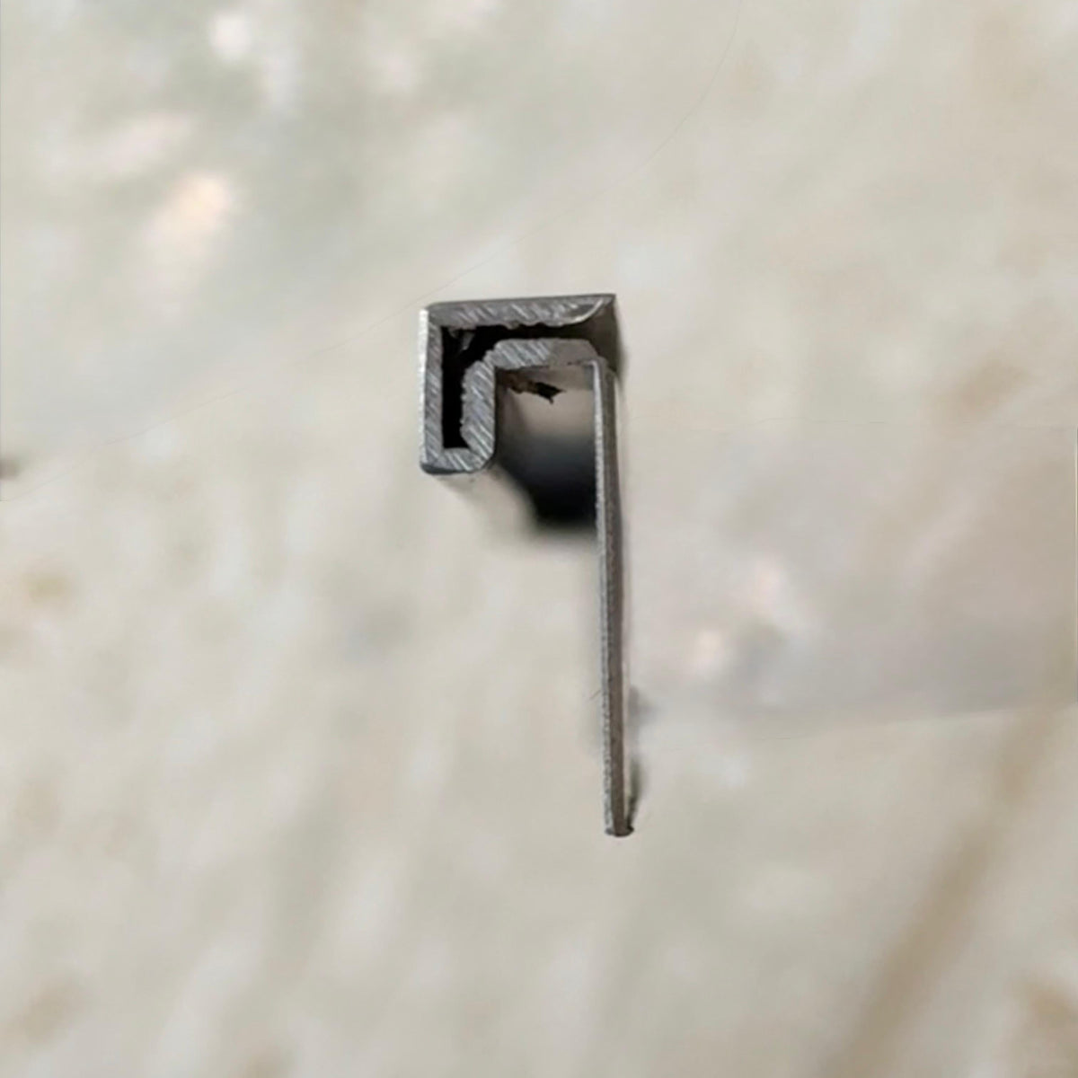 Black R200 2.5cm external corner accessory for wall panels and profiles by BEACON, designed for seamless corner finishing.