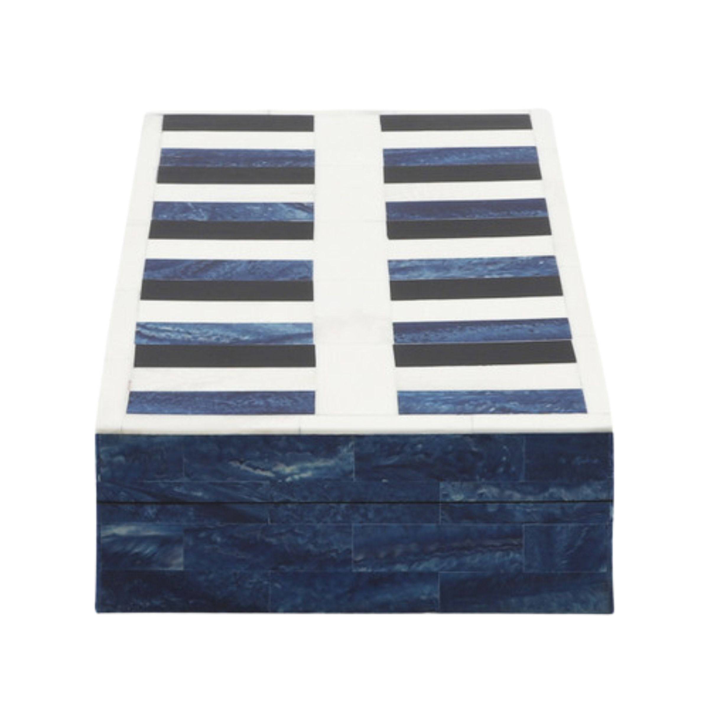 Set Of 2 Checkered Resin Boxes - Blue 16648 -  Decorative Boxes | مجموعة مكونة من صندوقين من الراتنج مربعات الشكل - أزرق - ebarza Furniture UAE | Shop Modern Furniture in Abu Dhabi & Dubai - مفروشات ايبازرا في الامارات | تسوق اثاث عصري وديكورات مميزة في دبي وابوظبي