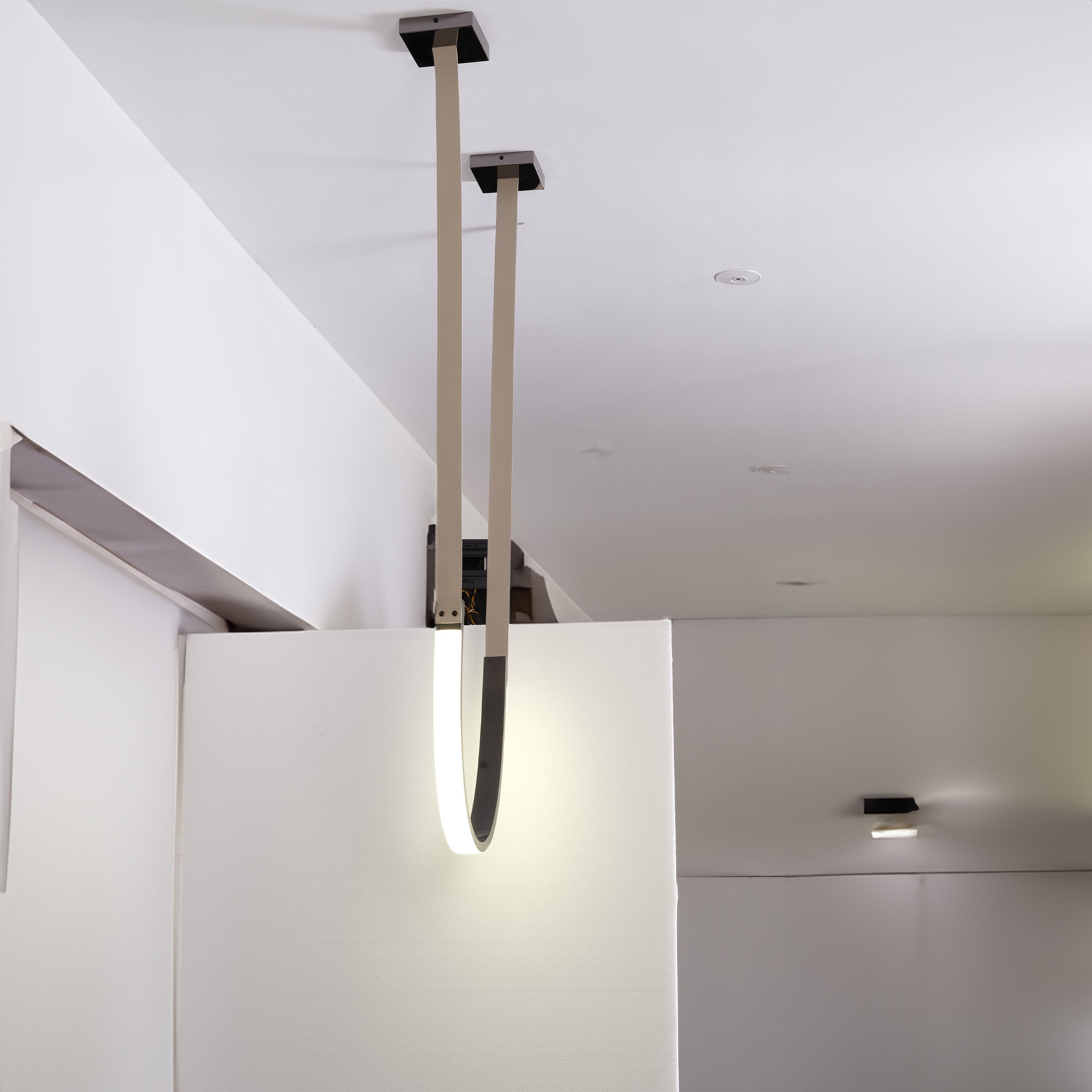 Pre-order 35 Days Delivery Set of 3x Catenary Leather Curve Pendant Lamp CY-DD-1054 - Pendant Lamps - ebarza Furniture UAE | Shop Modern Furniture in Abu Dhabi & Dubai - مفروشات ايبازرا في الامارات | تسوق اثاث عصري وديكورات مميزة في دبي وابوظبي