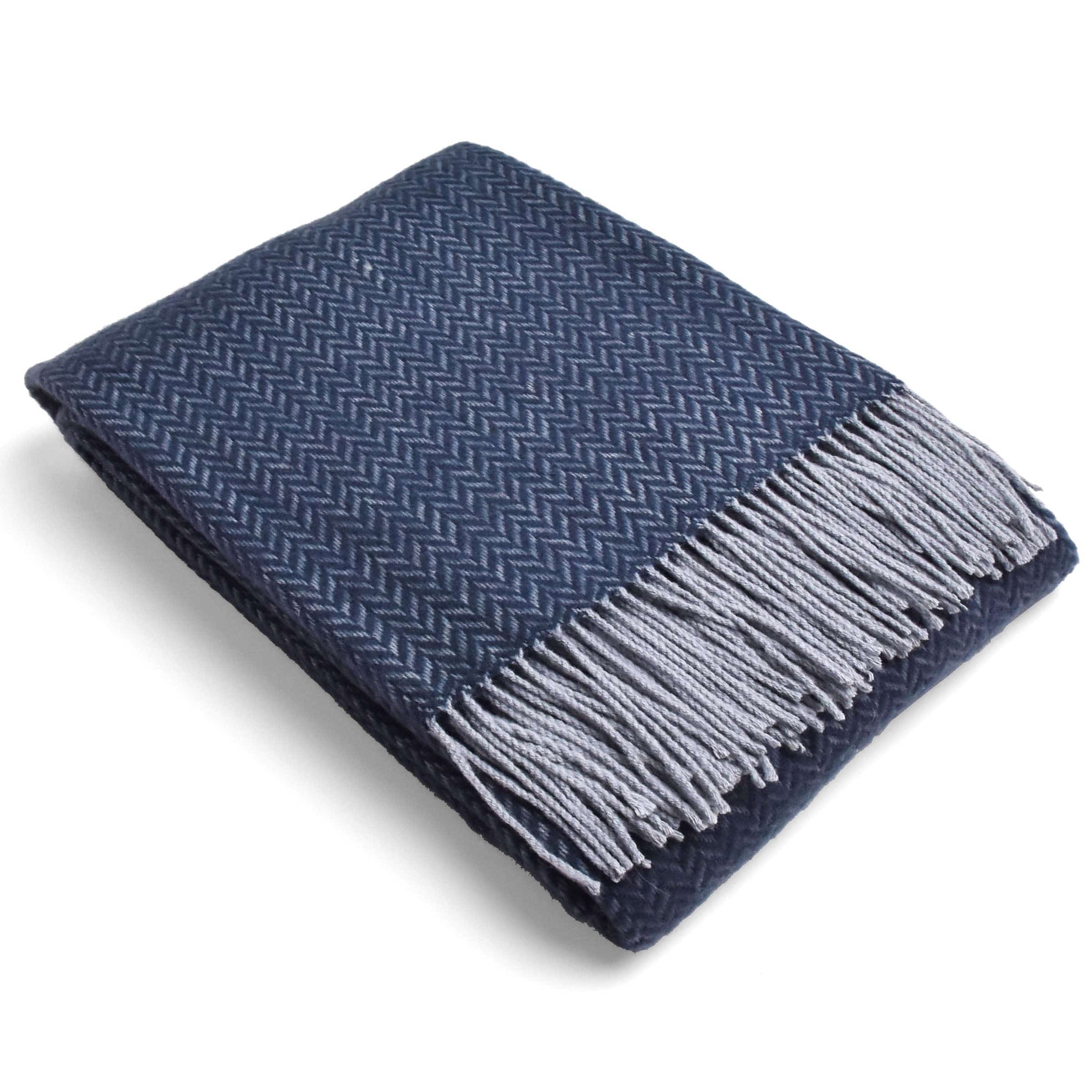 Skjc Venusian Two-Color Interwoven Blanket Etb-005 - Blankets - ebarza Furniture UAE | Shop Modern Furniture in Abu Dhabi & Dubai - مفروشات ايبازرا في الامارات | تسوق اثاث عصري وديكورات مميزة في دبي وابوظبي