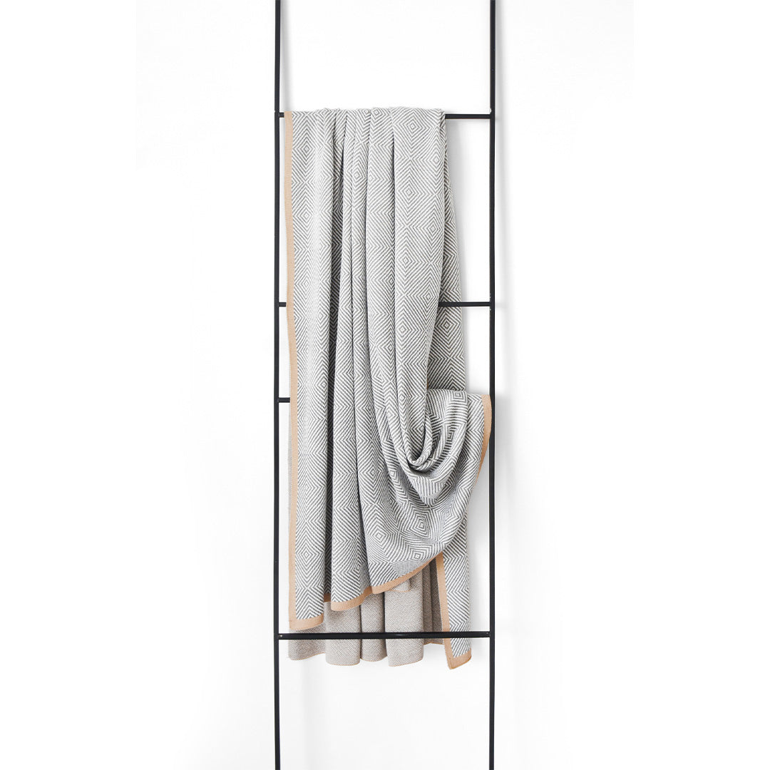 SKJG Lessley knitted Blanket - ETB014 - Blankets - ebarza Furniture UAE | Shop Modern Furniture in Abu Dhabi & Dubai - مفروشات ايبازرا في الامارات | تسوق اثاث عصري وديكورات مميزة في دبي وابوظبي