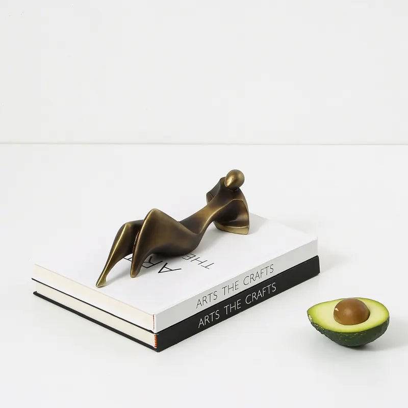 White Resin Figurative Sculpture Fc-Sz22018A - Home Decor Figurines - ebarza Furniture UAE | Shop Modern Furniture in Abu Dhabi & Dubai - مفروشات ايبازرا في الامارات | تسوق اثاث عصري وديكورات مميزة في دبي وابوظبي