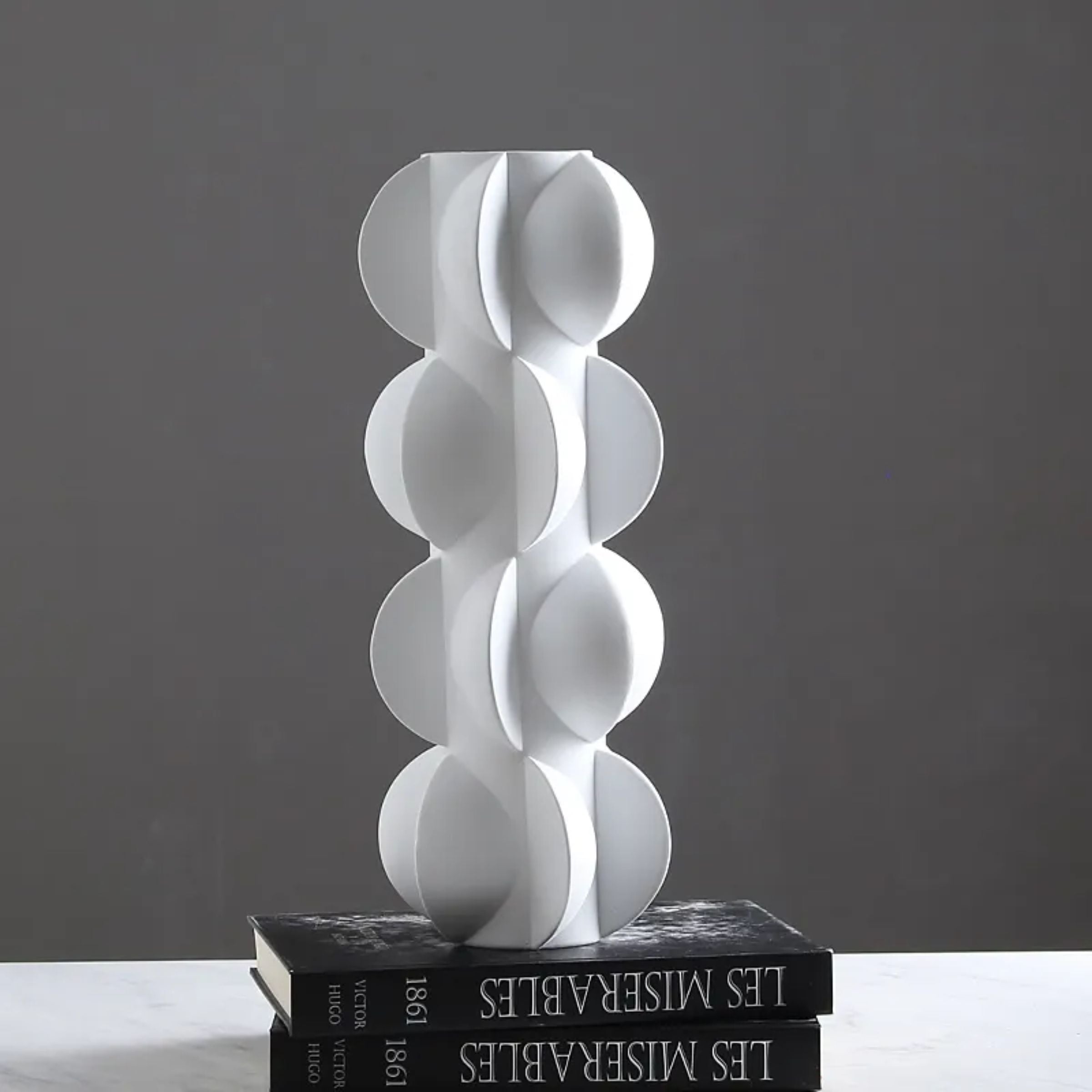 White Circle Resin Vase Fa-Sz2018B - Vases - ebarza Furniture UAE | Shop Modern Furniture in Abu Dhabi & Dubai - مفروشات ايبازرا في الامارات | تسوق اثاث عصري وديكورات مميزة في دبي وابوظبي
