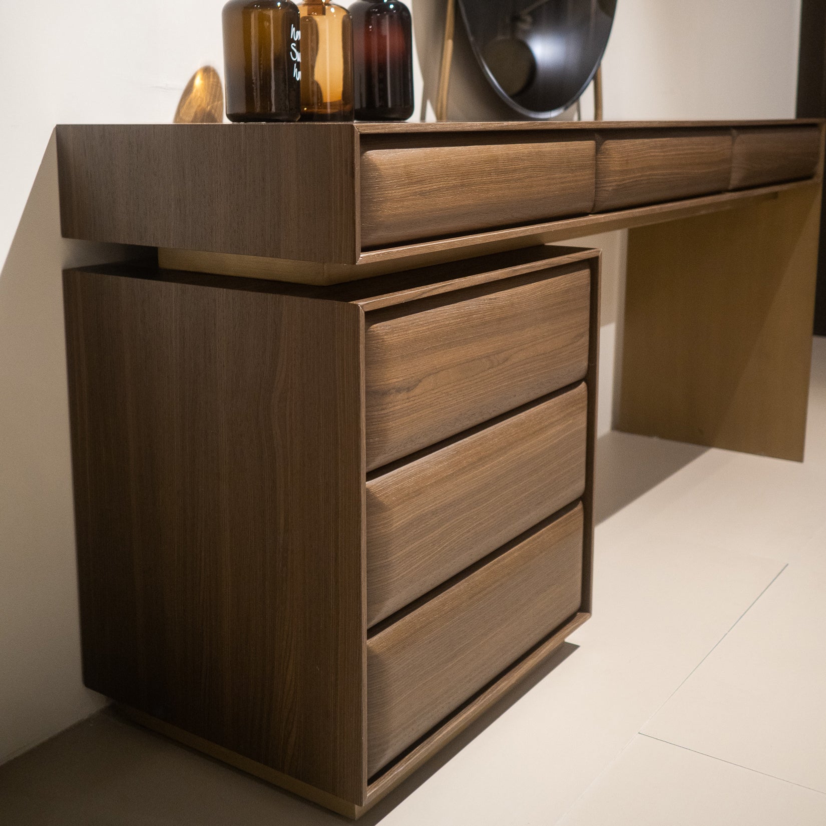 Era Dresser And Mirror Era-Dresser - Dressers and Mirrors - ebarza Furniture UAE | Shop Modern Furniture in Abu Dhabi & Dubai - مفروشات ايبازرا في الامارات | تسوق اثاث عصري وديكورات مميزة في دبي وابوظبي