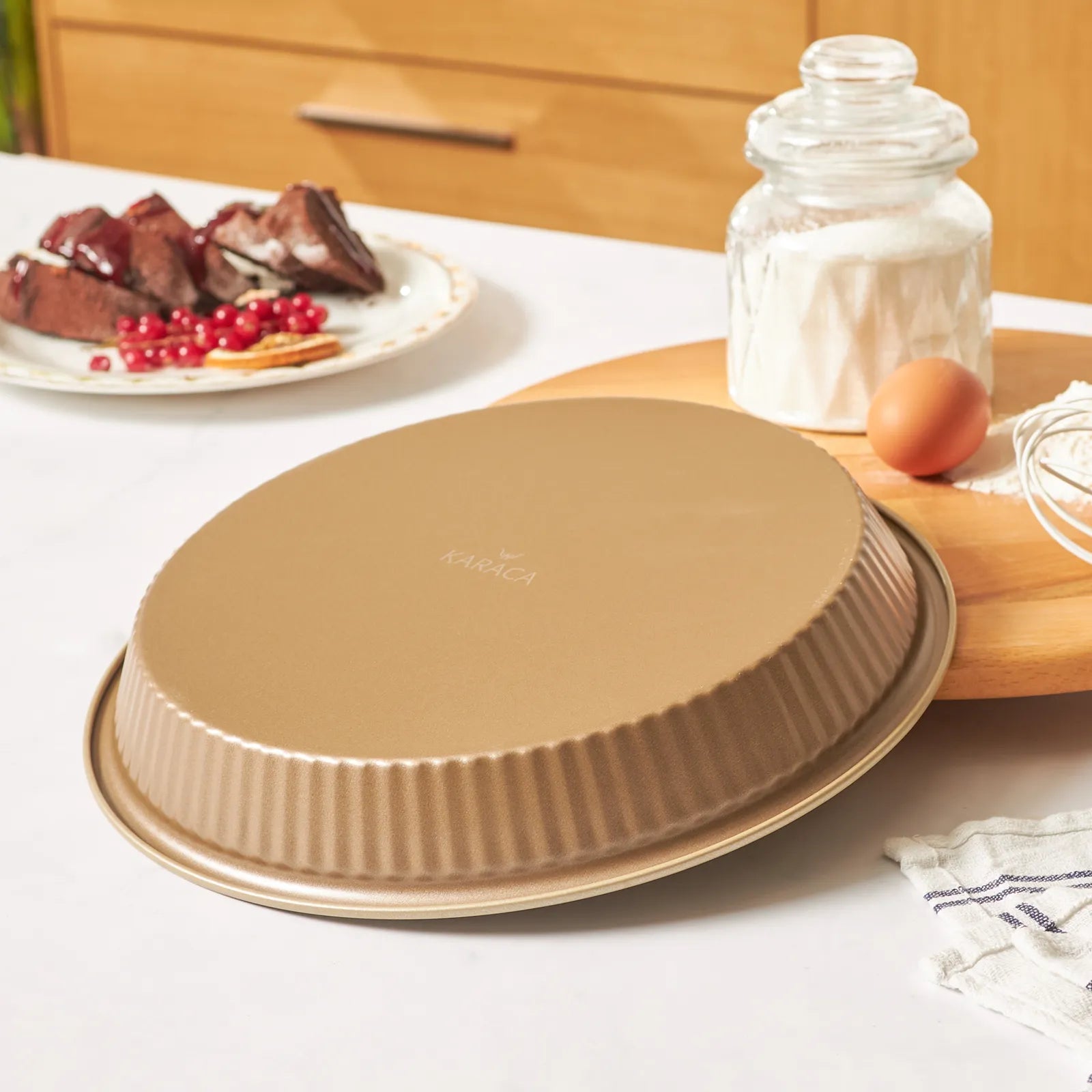 Karaca Hense Tart Cake Mold 28 Cm 153.03.06.4829 - Cookware Sets - ebarza Furniture UAE | Shop Modern Furniture in Abu Dhabi & Dubai - مفروشات ايبازرا في الامارات | تسوق اثاث عصري وديكورات مميزة في دبي وابوظبي