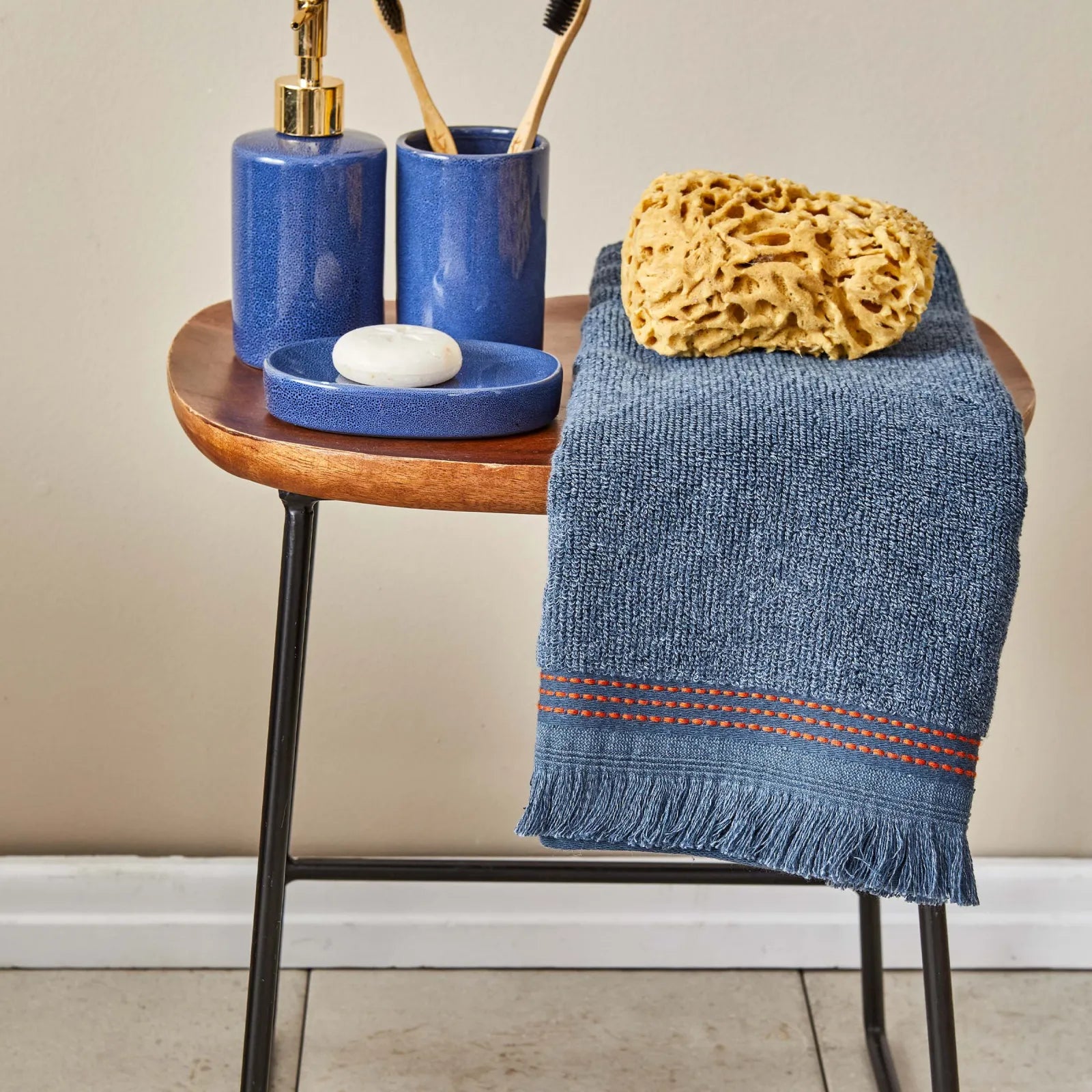 Karaca Home Softy Indigo 100% Cotton Appliqué Towel 50X90 Cm 200.19.01.0650 - Towels - ebarza Furniture UAE | Shop Modern Furniture in Abu Dhabi & Dubai - مفروشات ايبازرا في الامارات | تسوق اثاث عصري وديكورات مميزة في دبي وابوظبي