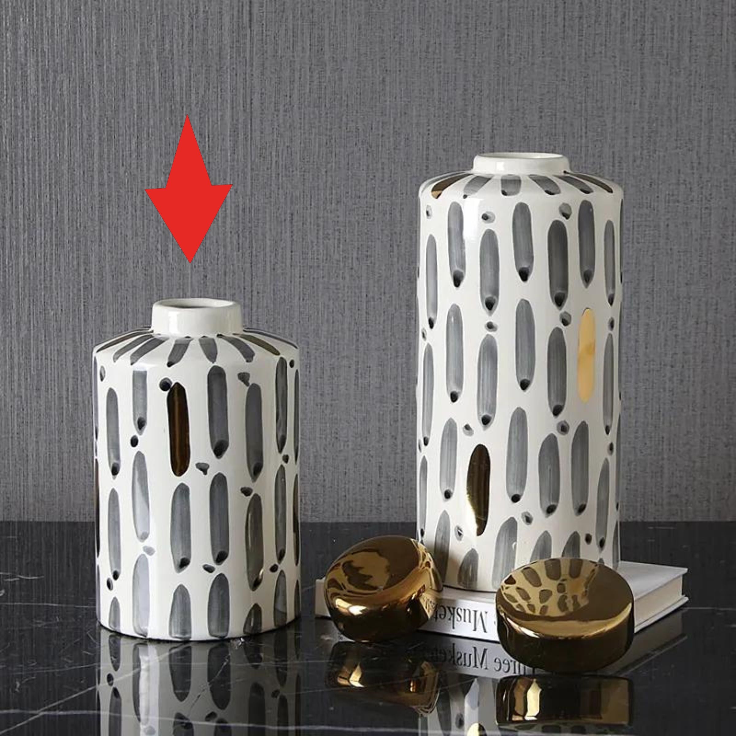 Black Stripe Bottle-B Vase Fa-D1980B - Vases - ebarza Furniture UAE | Shop Modern Furniture in Abu Dhabi & Dubai - مفروشات ايبازرا في الامارات | تسوق اثاث عصري وديكورات مميزة في دبي وابوظبي