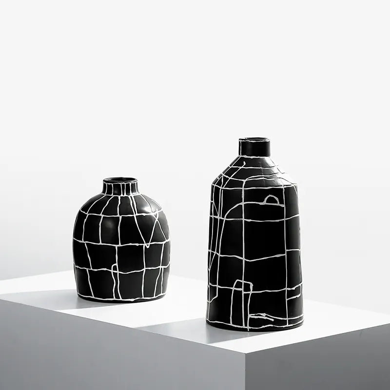 Black & White Ceramic Vase Fa-D22094 - Vases - ebarza Furniture UAE | Shop Modern Furniture in Abu Dhabi & Dubai - مفروشات ايبازرا في الامارات | تسوق اثاث عصري وديكورات مميزة في دبي وابوظبي