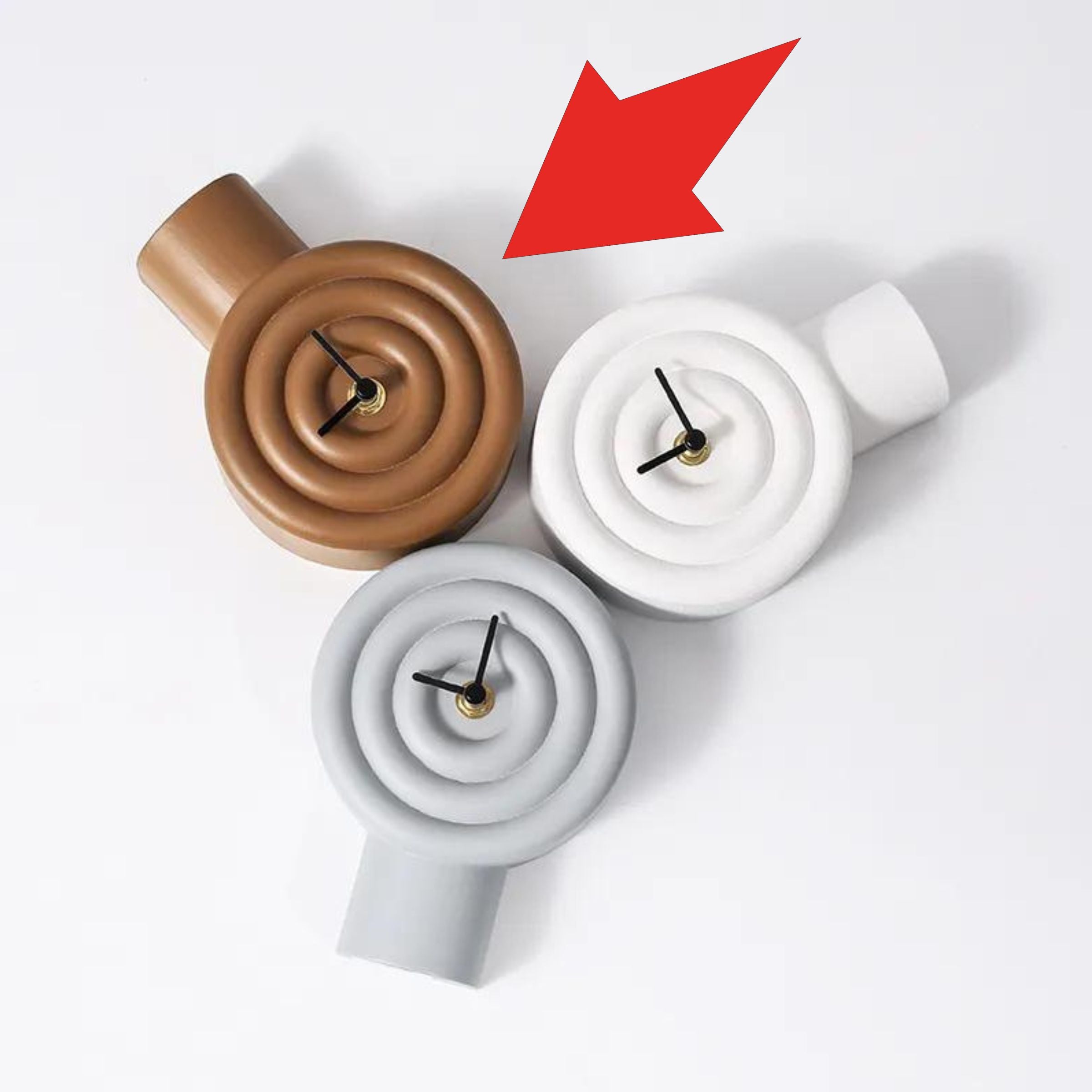 Brown Resin Table Clock Fc-Sz2177B - Clocks - ebarza Furniture UAE | Shop Modern Furniture in Abu Dhabi & Dubai - مفروشات ايبازرا في الامارات | تسوق اثاث عصري وديكورات مميزة في دبي وابوظبي