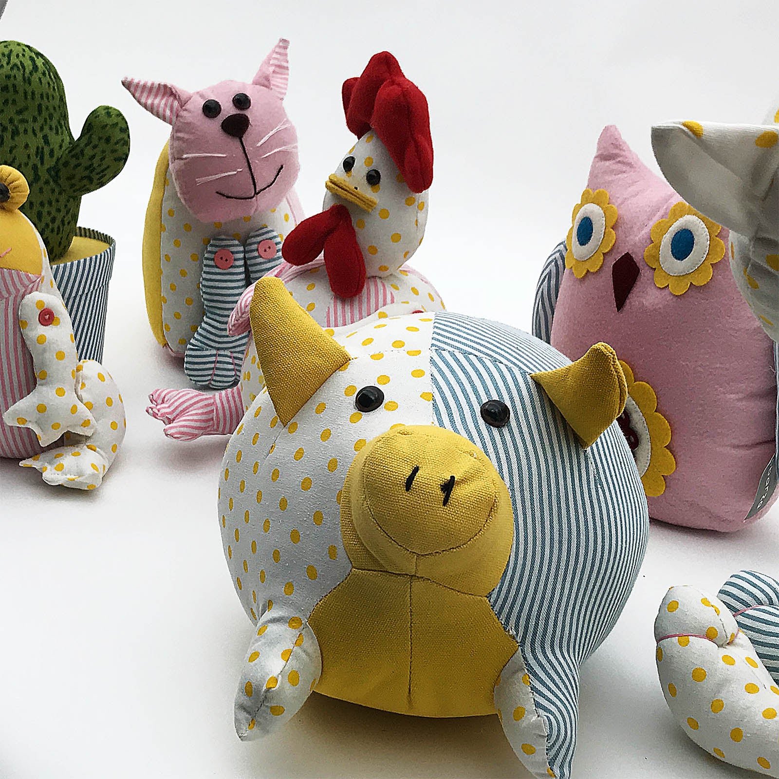 Handmade Cute Chicken Decorative Doll/Door Stopper Z002 - Doll/Door stopper - ebarza Furniture UAE | Shop Modern Furniture in Abu Dhabi & Dubai - مفروشات ايبازرا في الامارات | تسوق اثاث عصري وديكورات مميزة في دبي وابوظبي