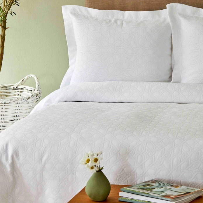 Karaca Home Back To Basic White Single Bedspread 200.18.01.0084 - Bedding - ebarza Furniture UAE | Shop Modern Furniture in Abu Dhabi & Dubai - مفروشات ايبازرا في الامارات | تسوق اثاث عصري وديكورات مميزة في دبي وابوظبي