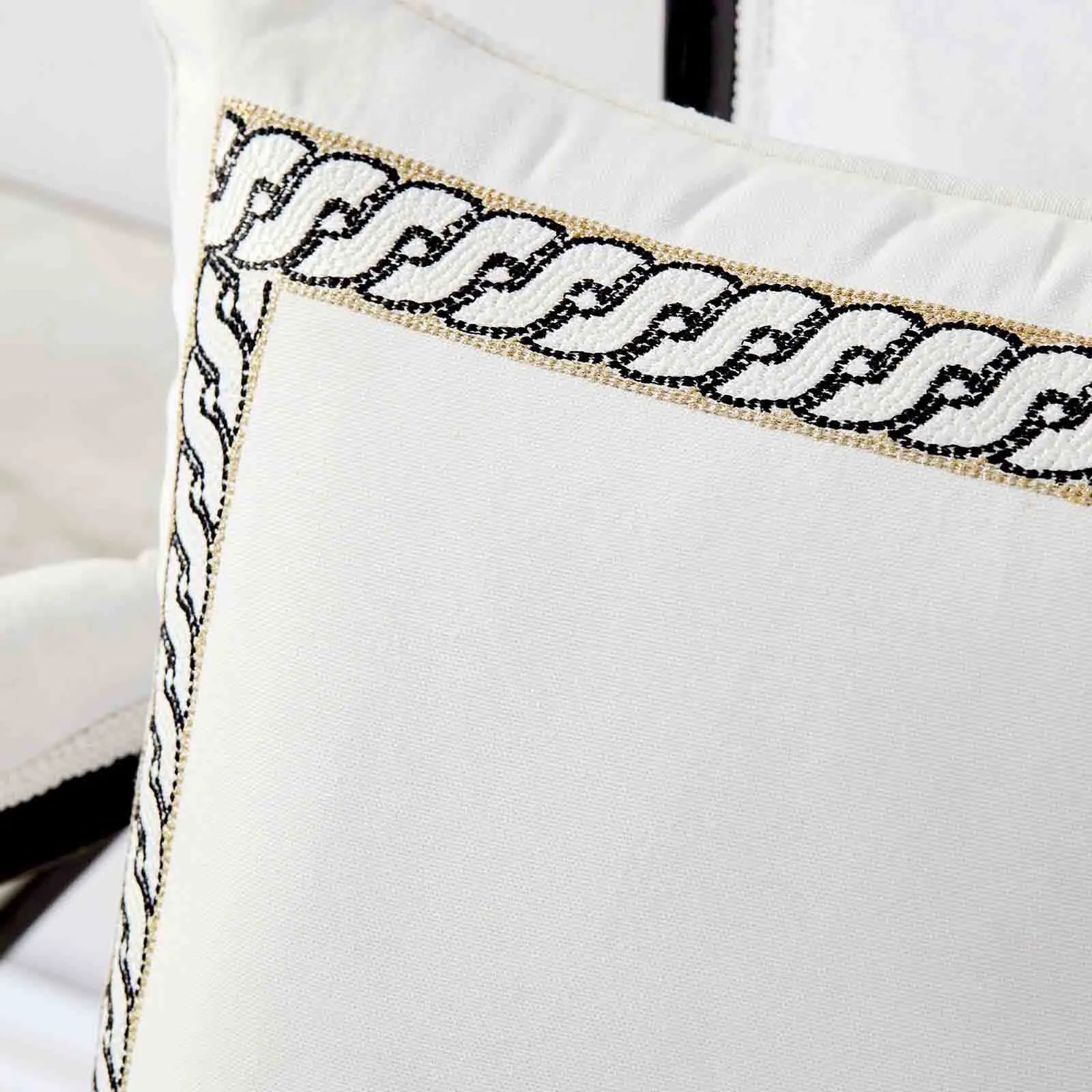 Karaca Home Belkis Zeugma Ecru Embroidered Filled Pillow 200.18.01.0267 - Cushions - ebarza Furniture UAE | Shop Modern Furniture in Abu Dhabi & Dubai - مفروشات ايبازرا في الامارات | تسوق اثاث عصري وديكورات مميزة في دبي وابوظبي