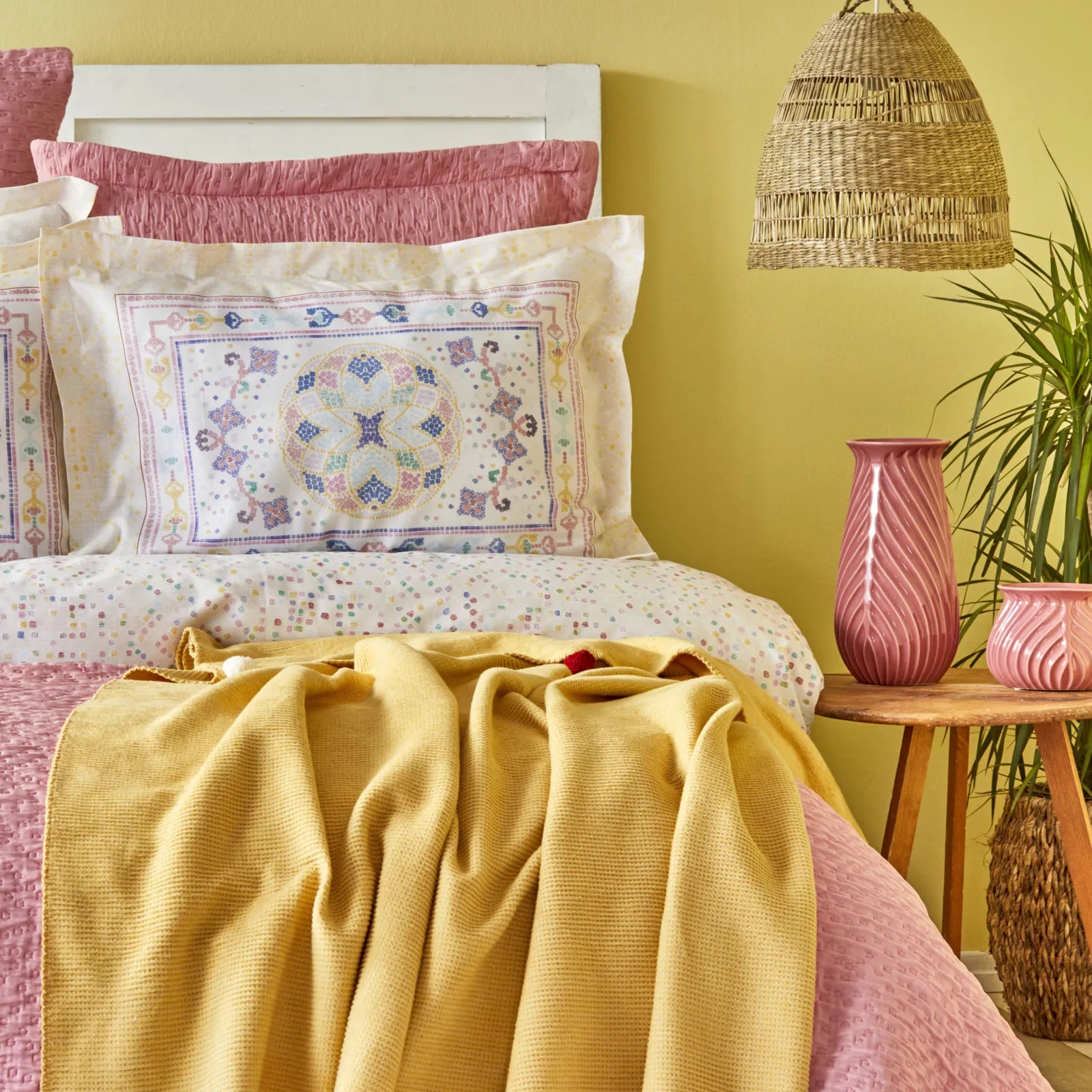 Karaca Home Bonbon Pink Double Cotton Winter Set 200.19.01.0021 - Bedding - ebarza Furniture UAE | Shop Modern Furniture in Abu Dhabi & Dubai - مفروشات ايبازرا في الامارات | تسوق اثاث عصري وديكورات مميزة في دبي وابوظبي