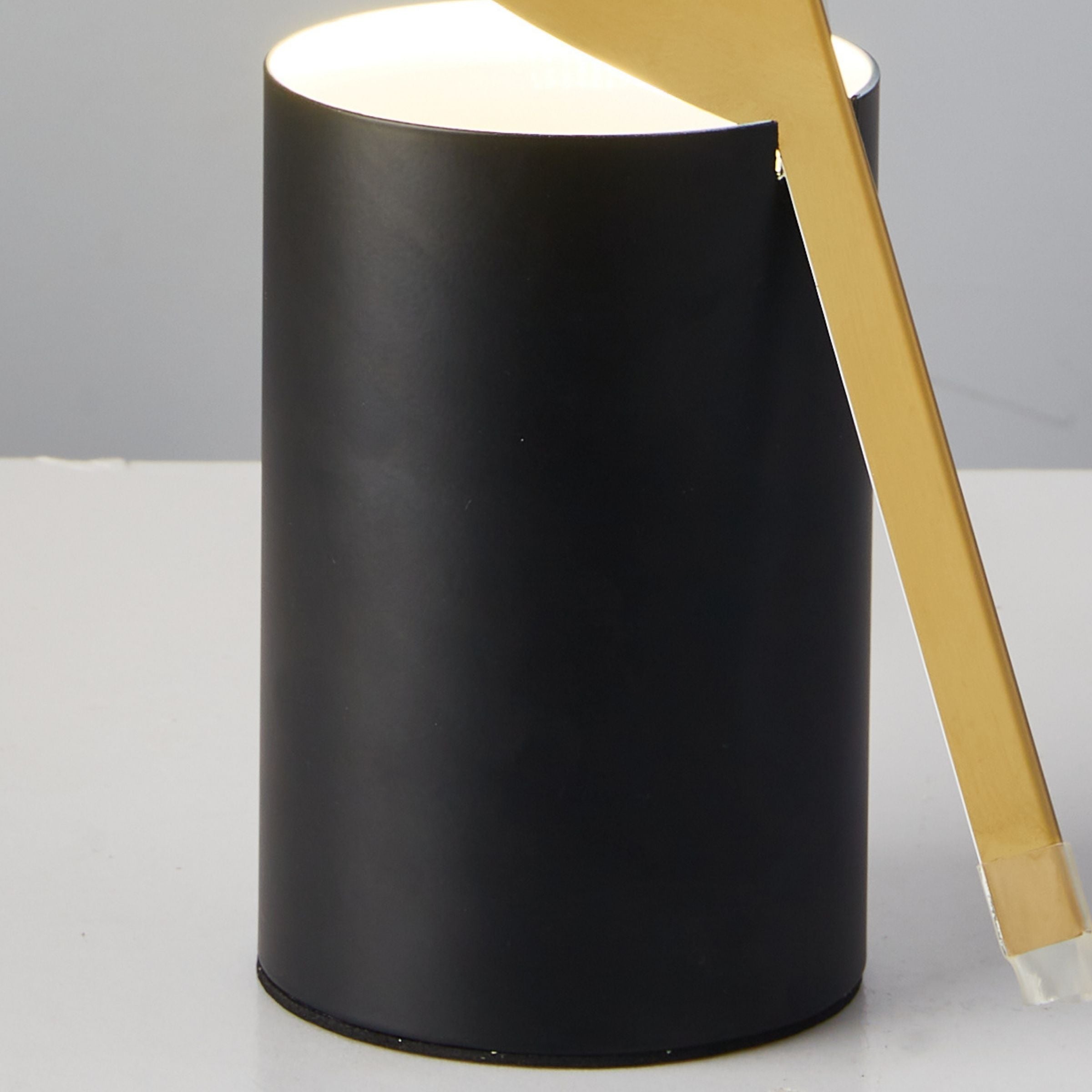 Leafshine Gold Table Lamp CY-LTD-1020-G - Desk\table Lamps - ebarza Furniture UAE | Shop Modern Furniture in Abu Dhabi & Dubai - مفروشات ايبازرا في الامارات | تسوق اثاث عصري وديكورات مميزة في دبي وابوظبي
