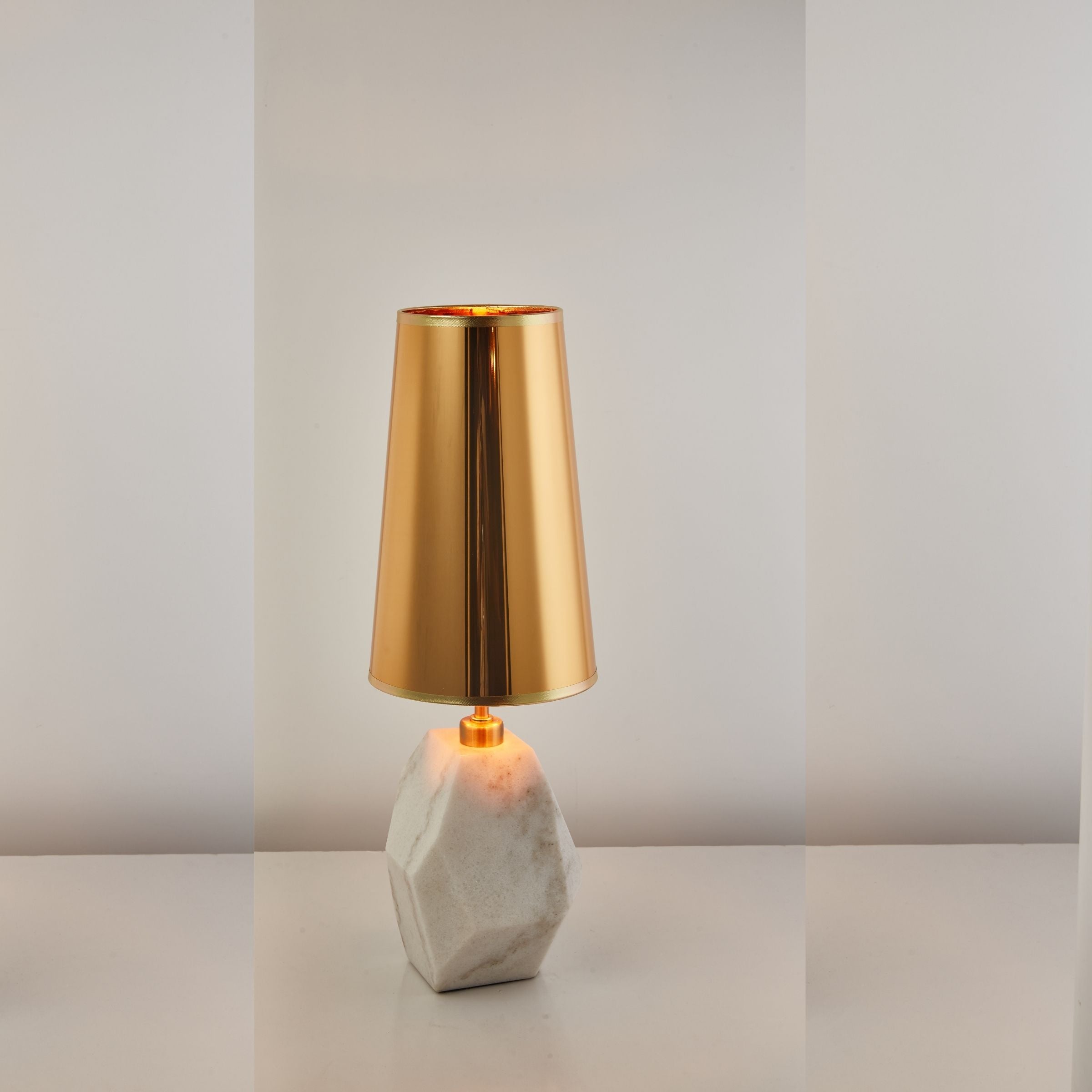 Soul White Marble Table Lamp CY-LTD-1023-W - Desk\table Lamps - ebarza Furniture UAE | Shop Modern Furniture in Abu Dhabi & Dubai - مفروشات ايبازرا في الامارات | تسوق اثاث عصري وديكورات مميزة في دبي وابوظبي