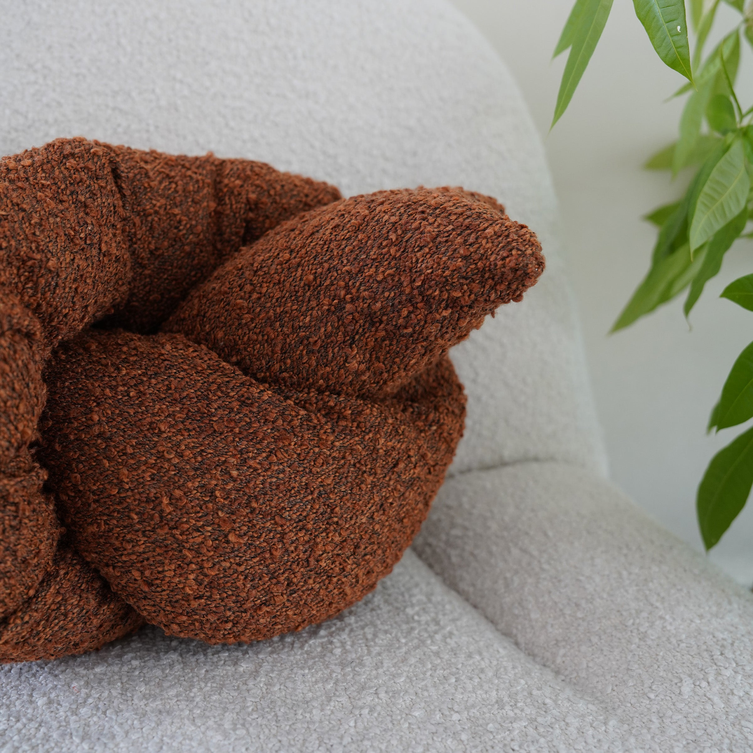 15x135cm Schreyer special-shaped cushion with filling from BEACON, featuring a unique design and soft fabric.