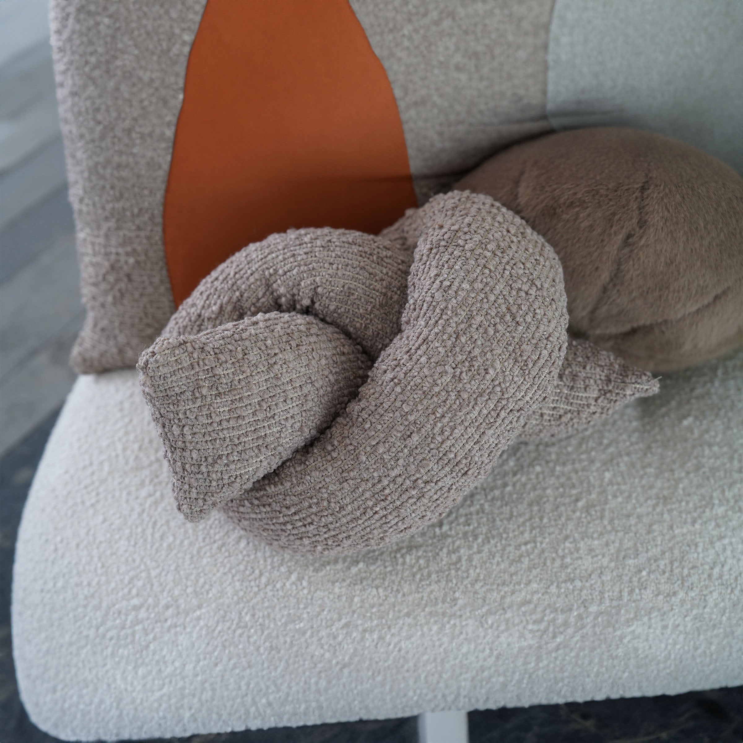 Beacon Schreyer special-shaped cushion with filling, 15x135cm, featuring unique design and soft fabric for comfortable seating.