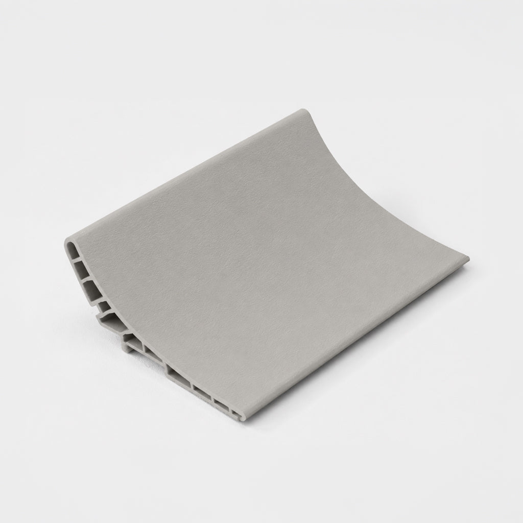 Light Cement BP-103Y - لوحة جدارية منحنية خارجية من مادة WPC مقاس 15 × 350 سم، لون أسمنتي فاتح